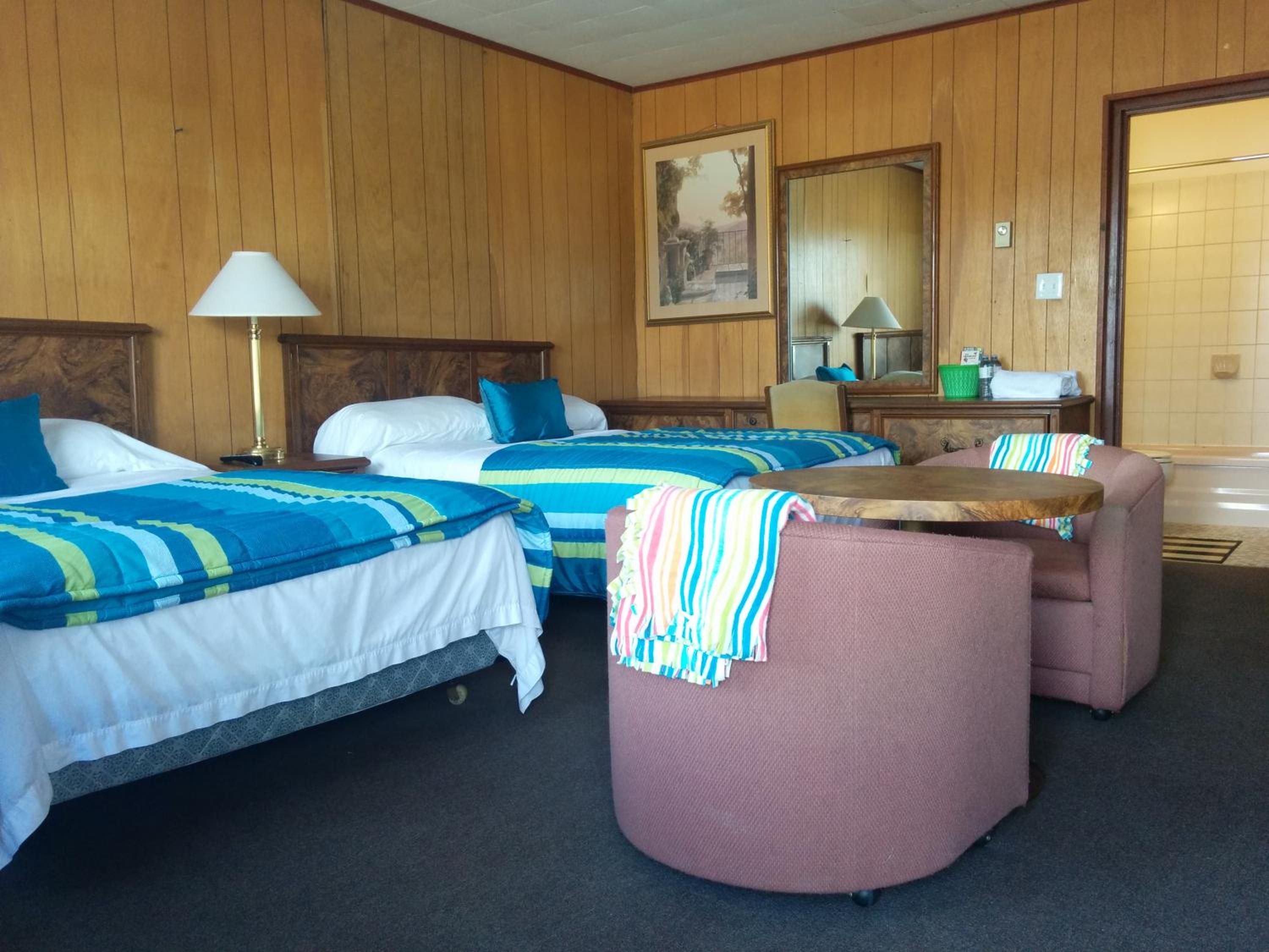 Quadruple Room with Bathroom - Photo 10