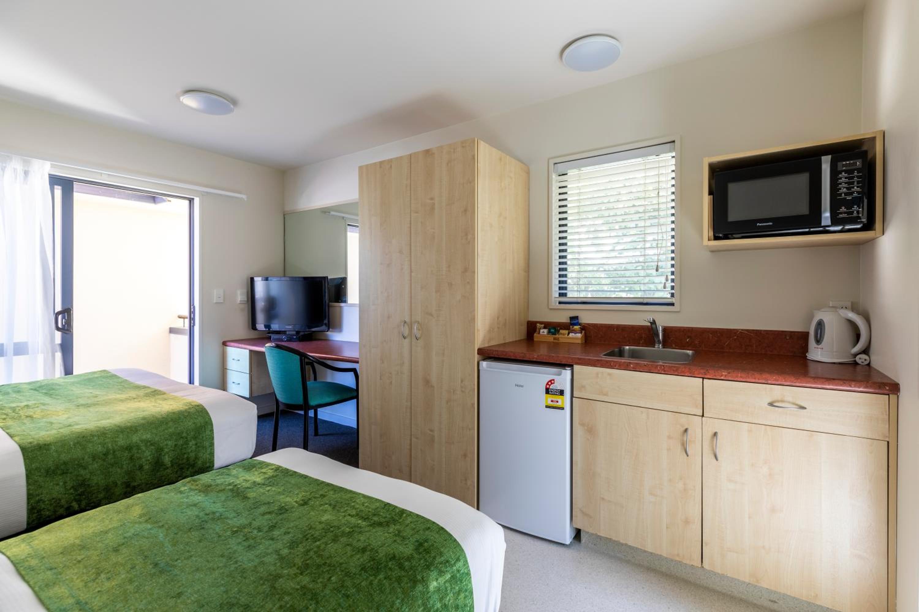Superior Double or Twin Room thumbnail 6
