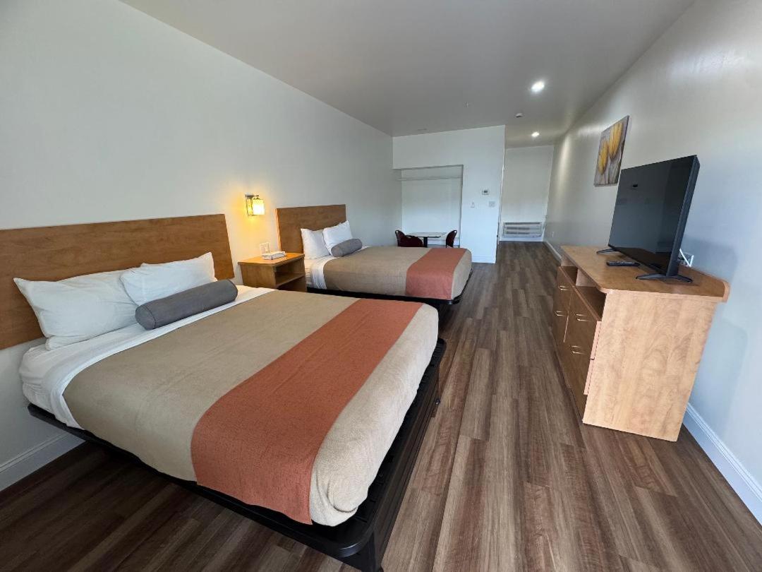 Deluxe Queen Room - Photo 9