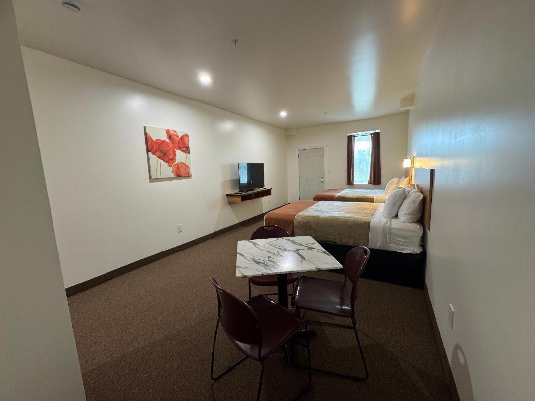 Deluxe Queen Room - Photo 7