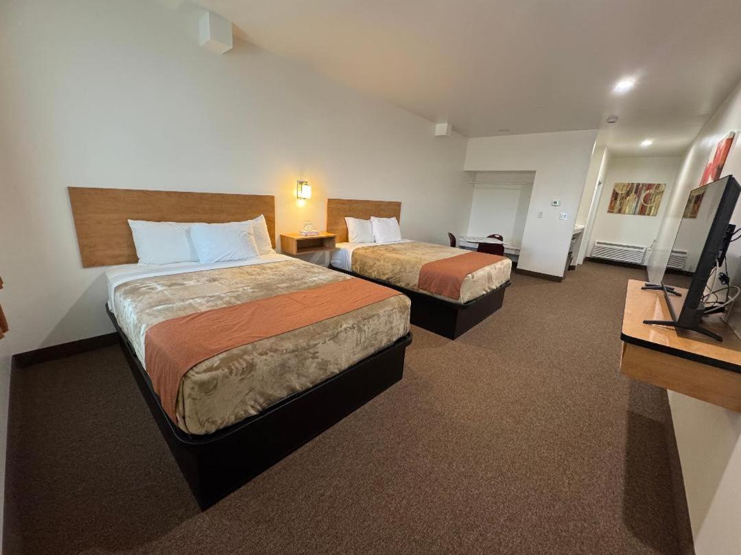 Deluxe Queen Room - Photo 6