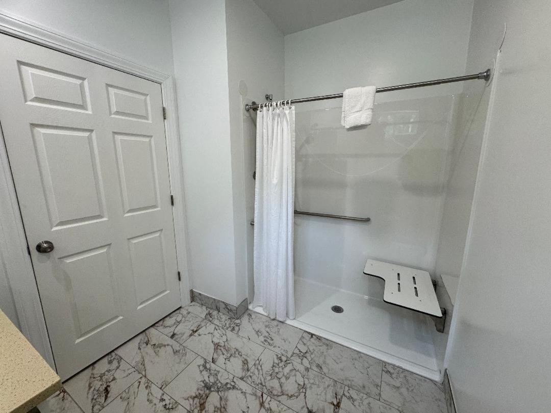 Deluxe Queen Room - Photo 4