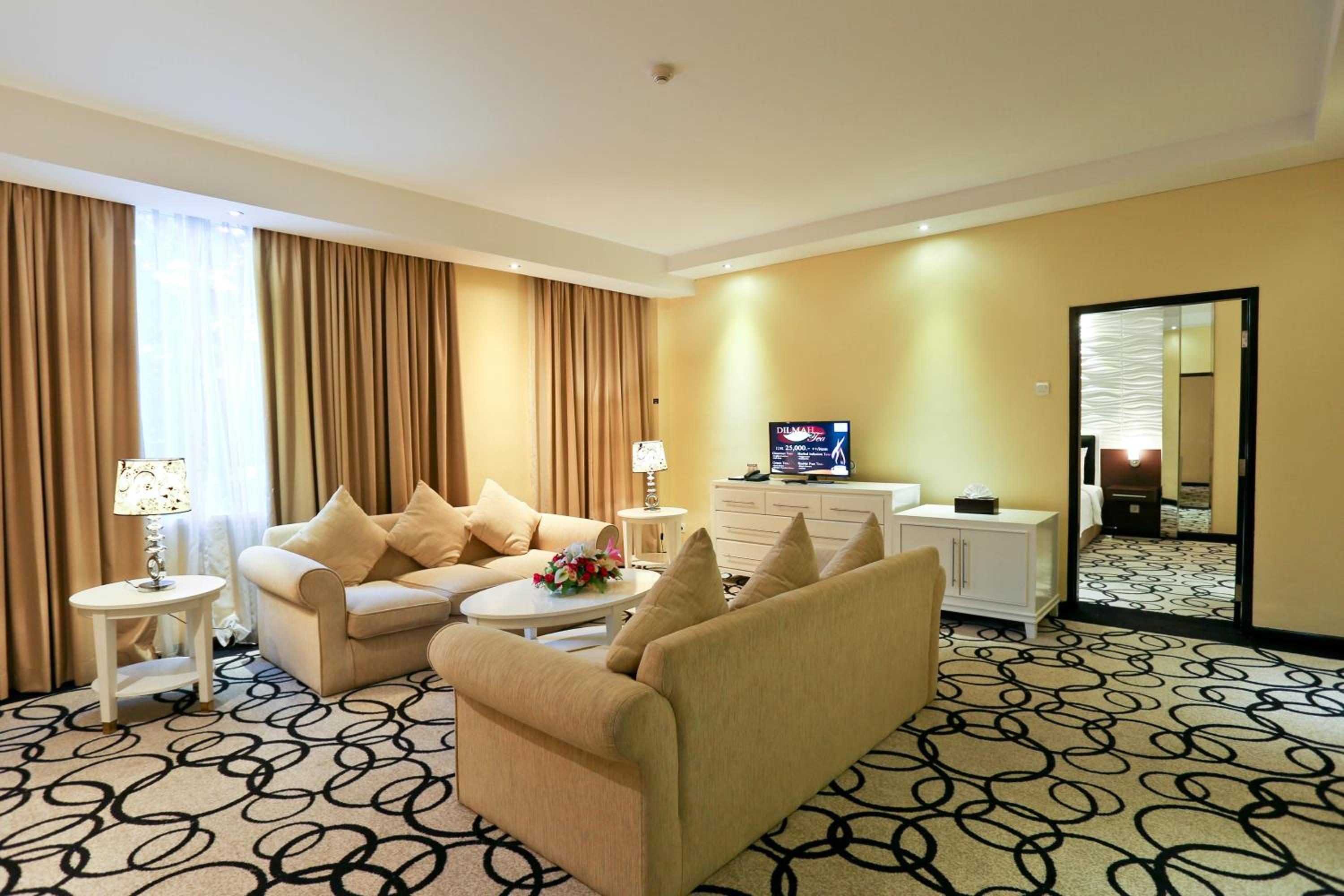 Executive Suite - Photo 1