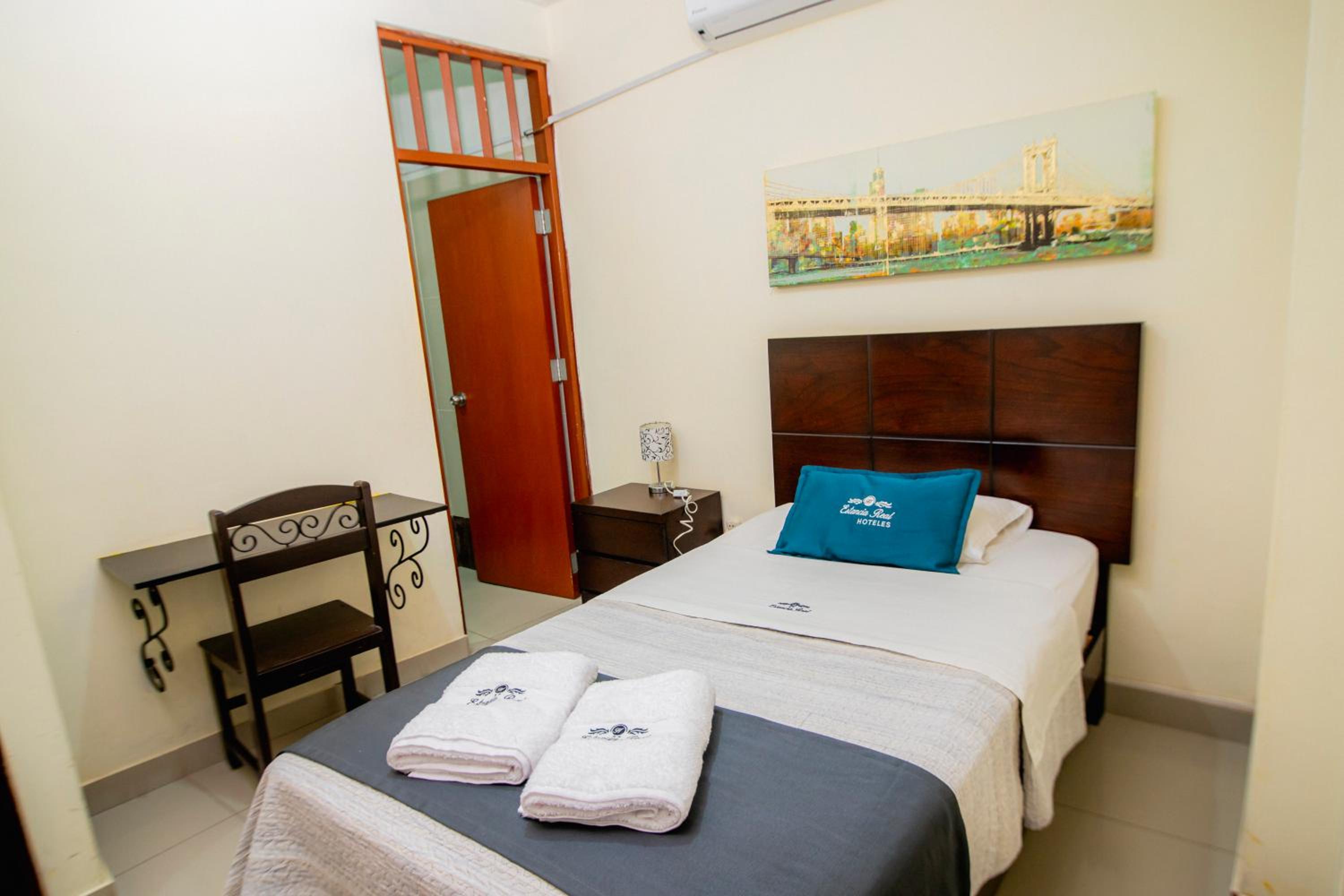 Single Room with Private Bathroom photo 1