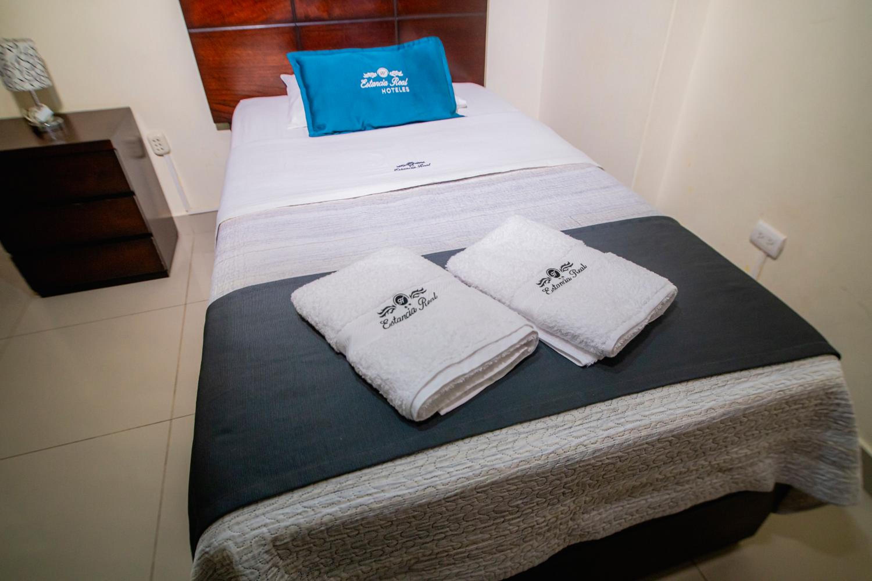 Single Room with Private Bathroom photo 2