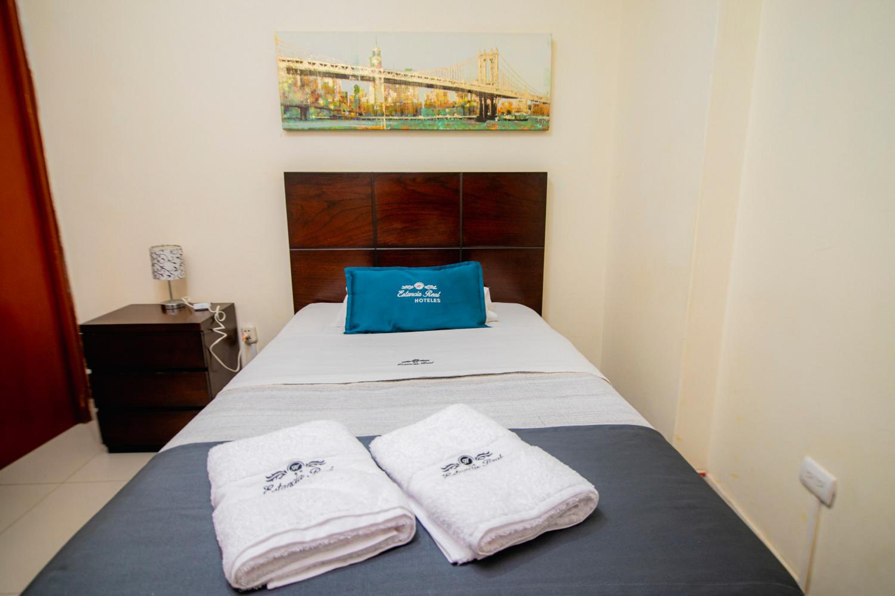 Single Room with Private Bathroom photo 3