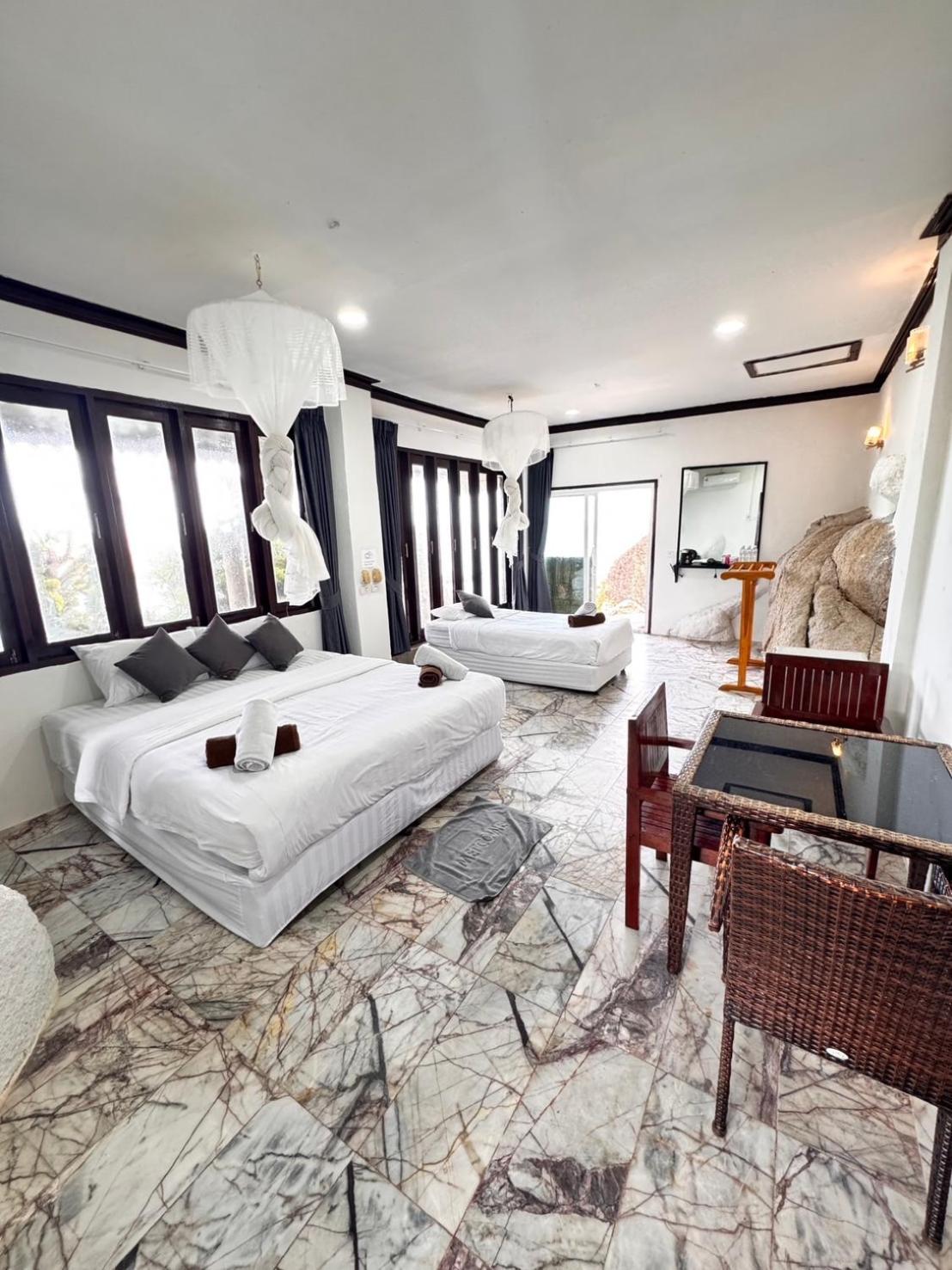 Standard Triple Room with Sea View photo 3