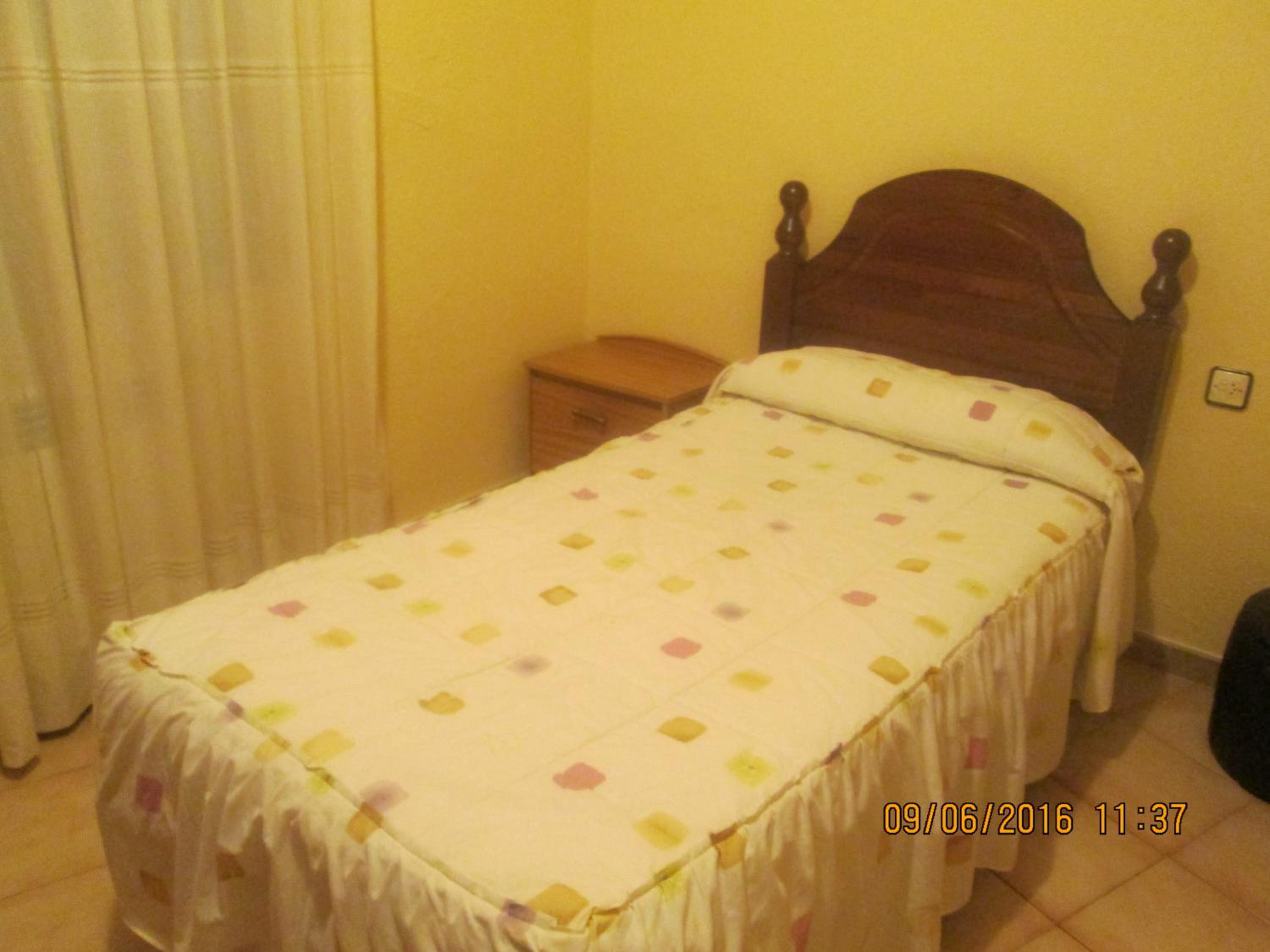 Single Room with Shared Bathroom photo 2