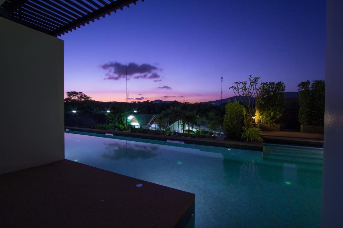 Deluxe Studio Poolside photo 2