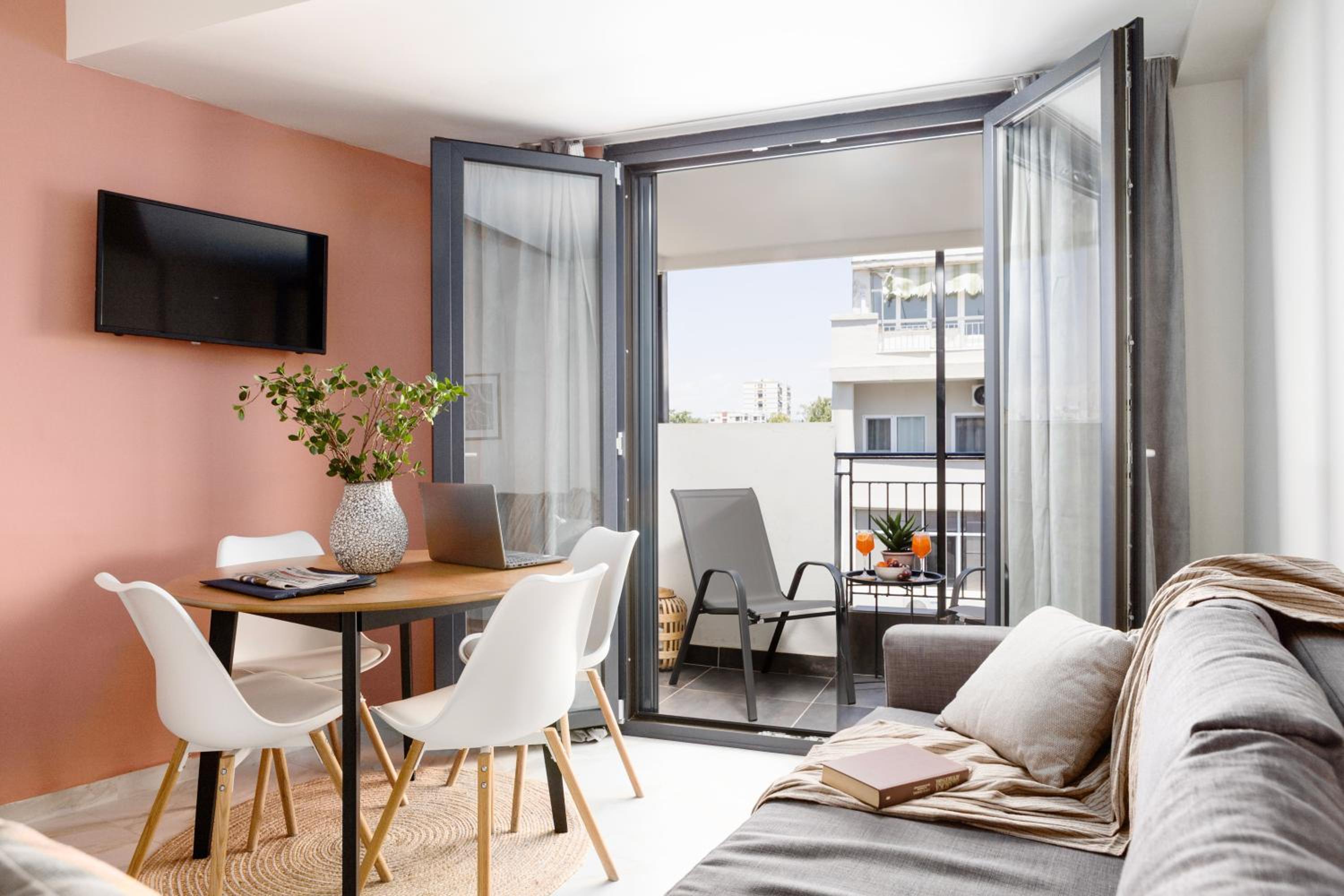 Superior One-Bedroom Apartment with Balcony