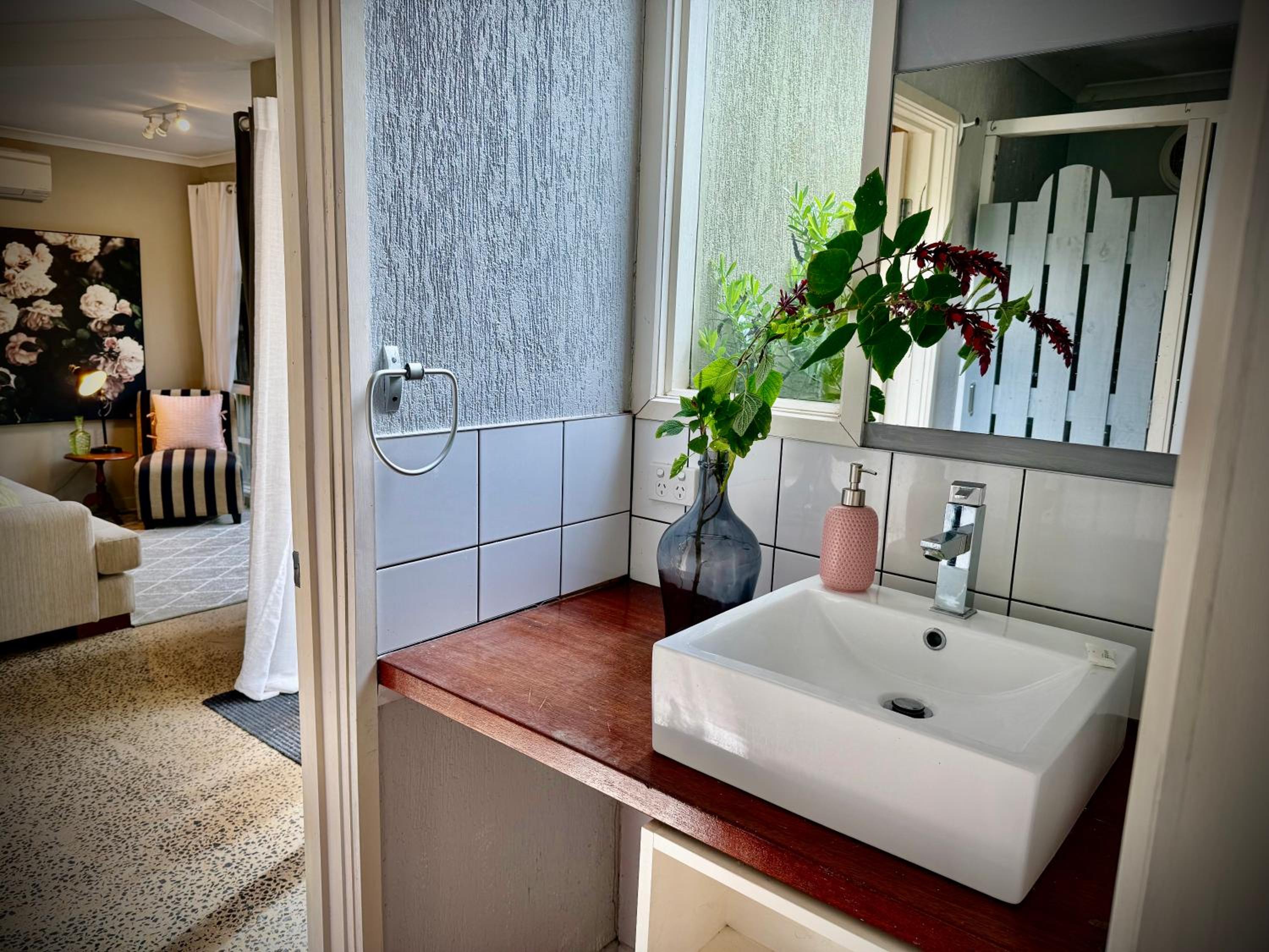Queen Room with Spa Bath photo 3