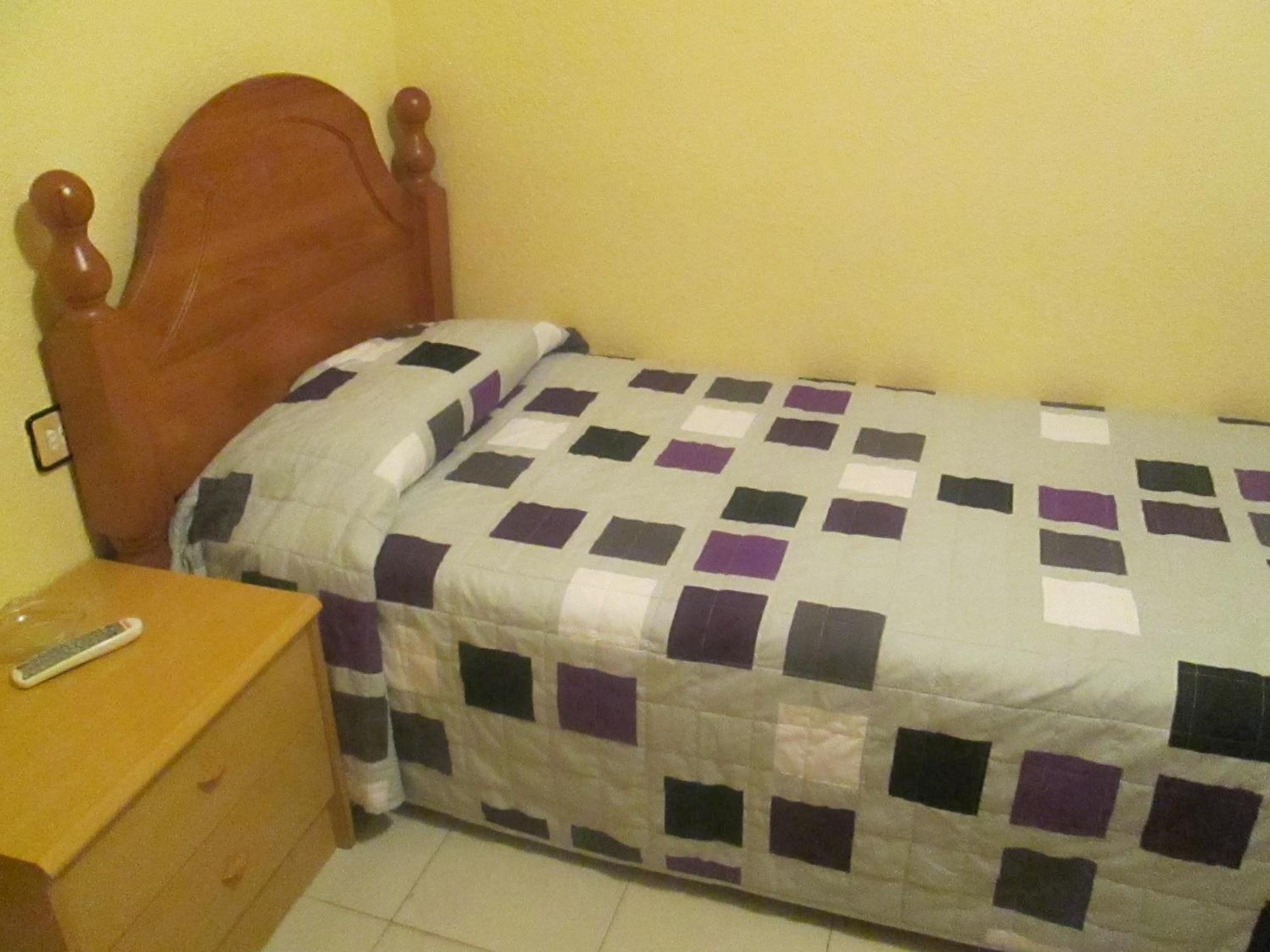 Single Room with Shared Bathroom photo 3