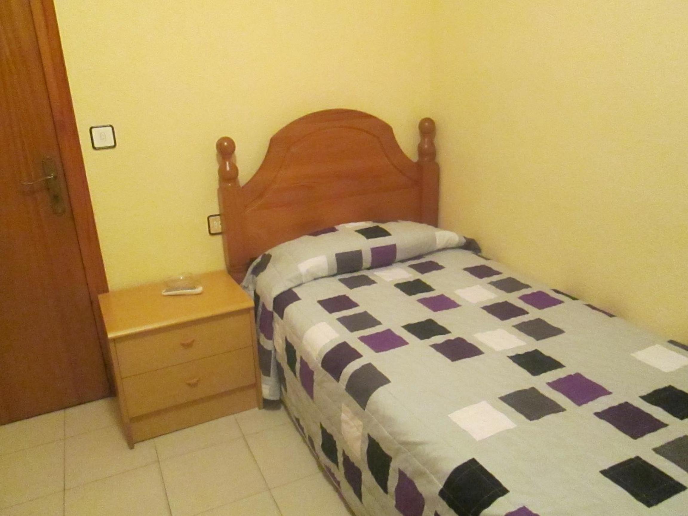 Single Room with Shared Bathroom photo 2
