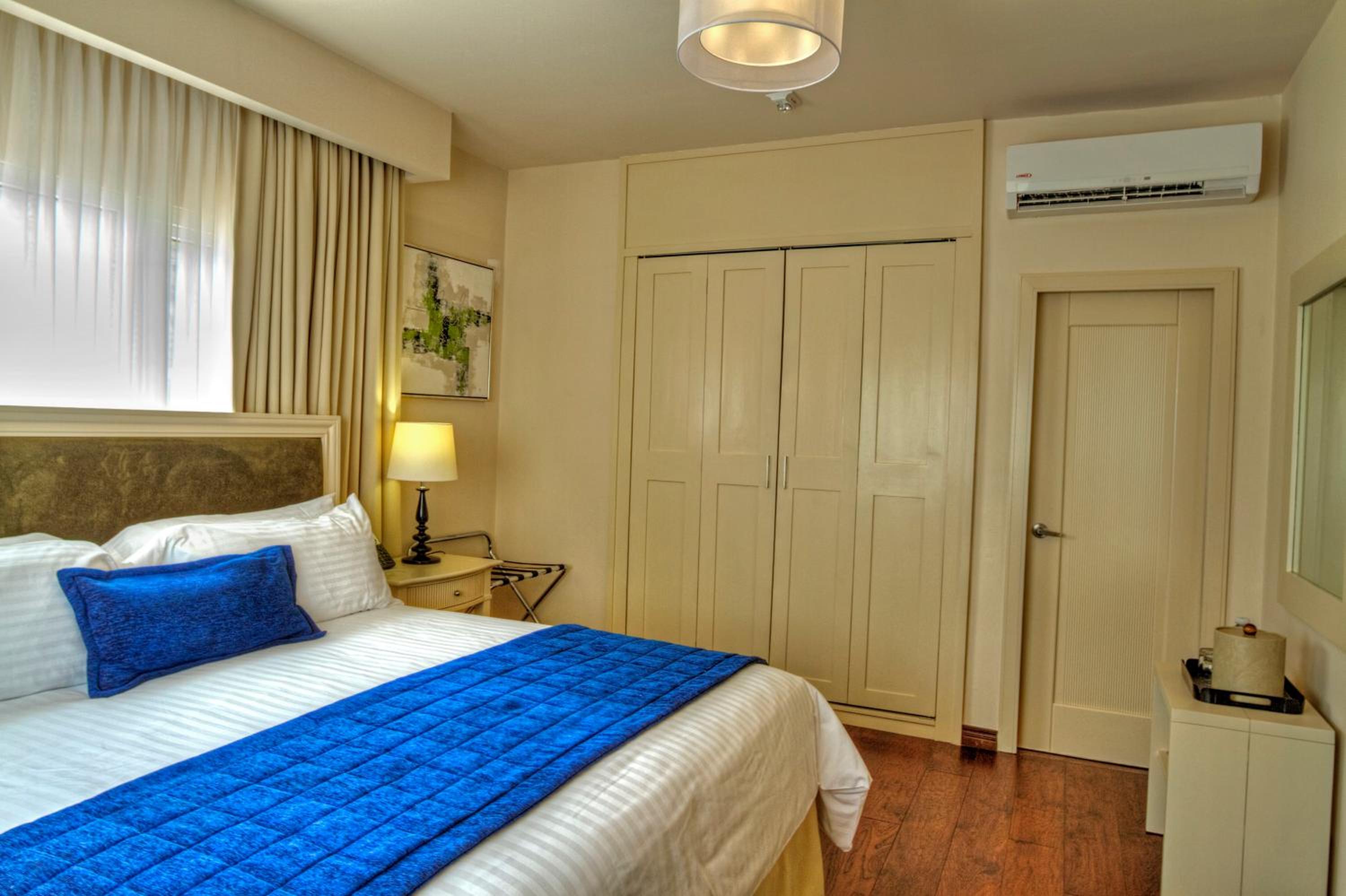 Deluxe Junior Suite photo 3
