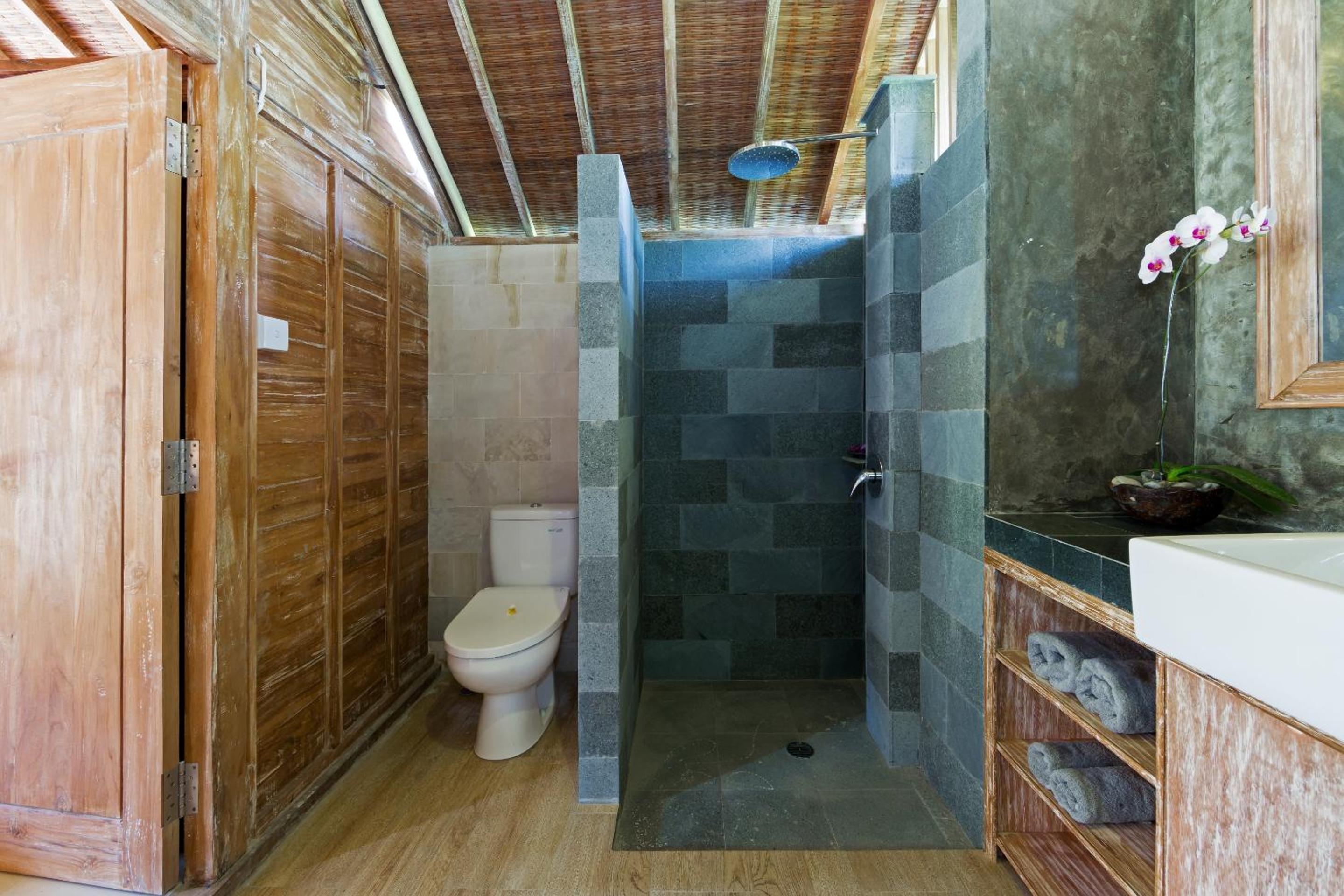 Wooden Suite with Pool View - Photo 7