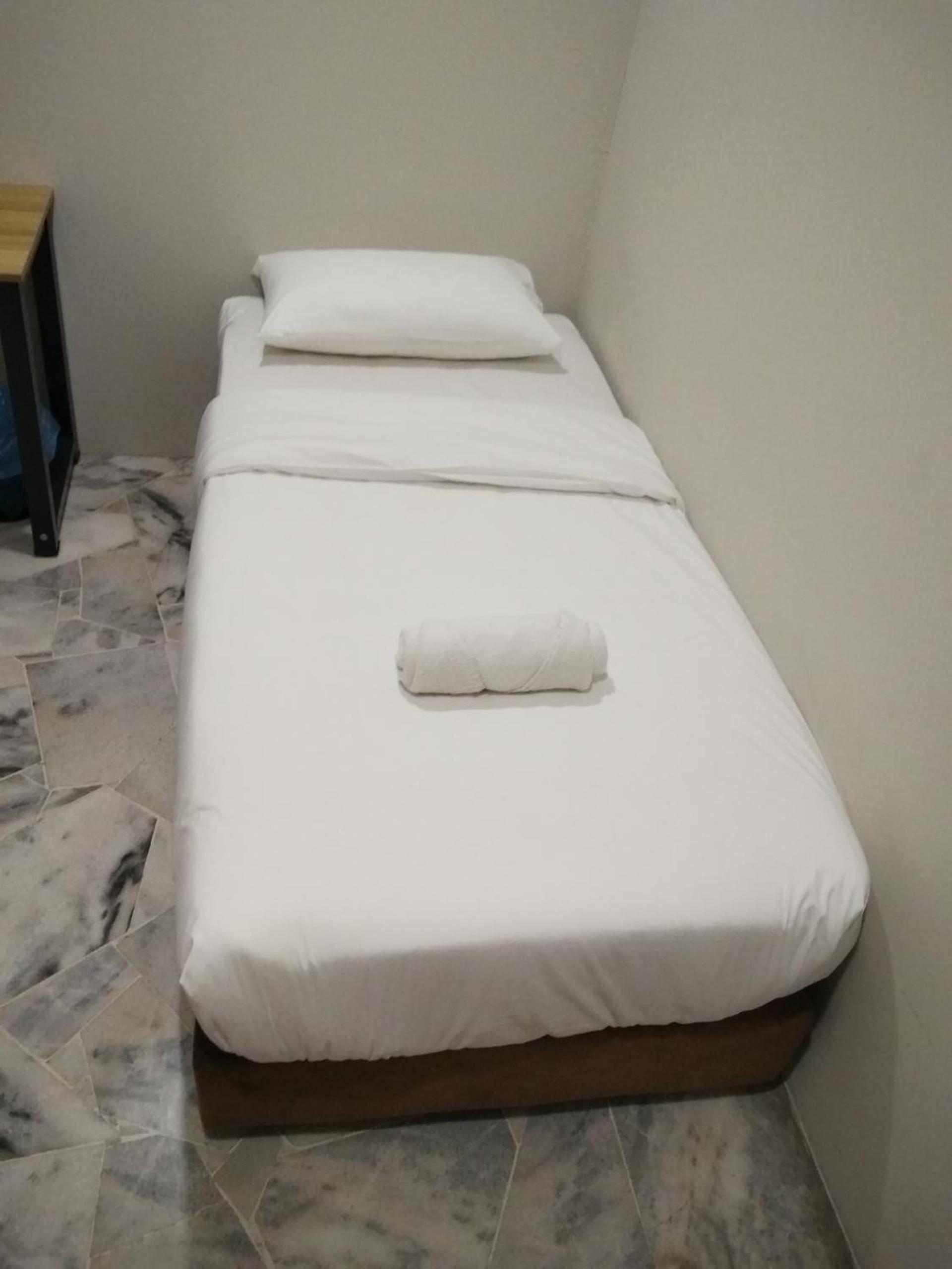 Single Room with Shared Bathroom photo 3