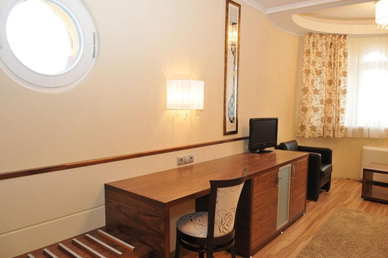 Superior One-Bedroom Apartment (4 Adults)