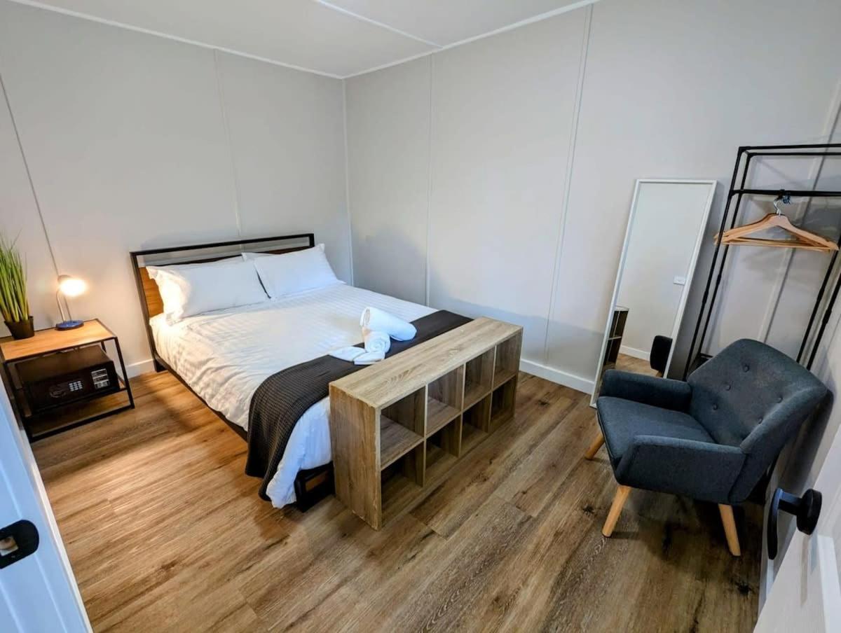 2 Bedroom Cabin with Shared Bathroom photo 1
