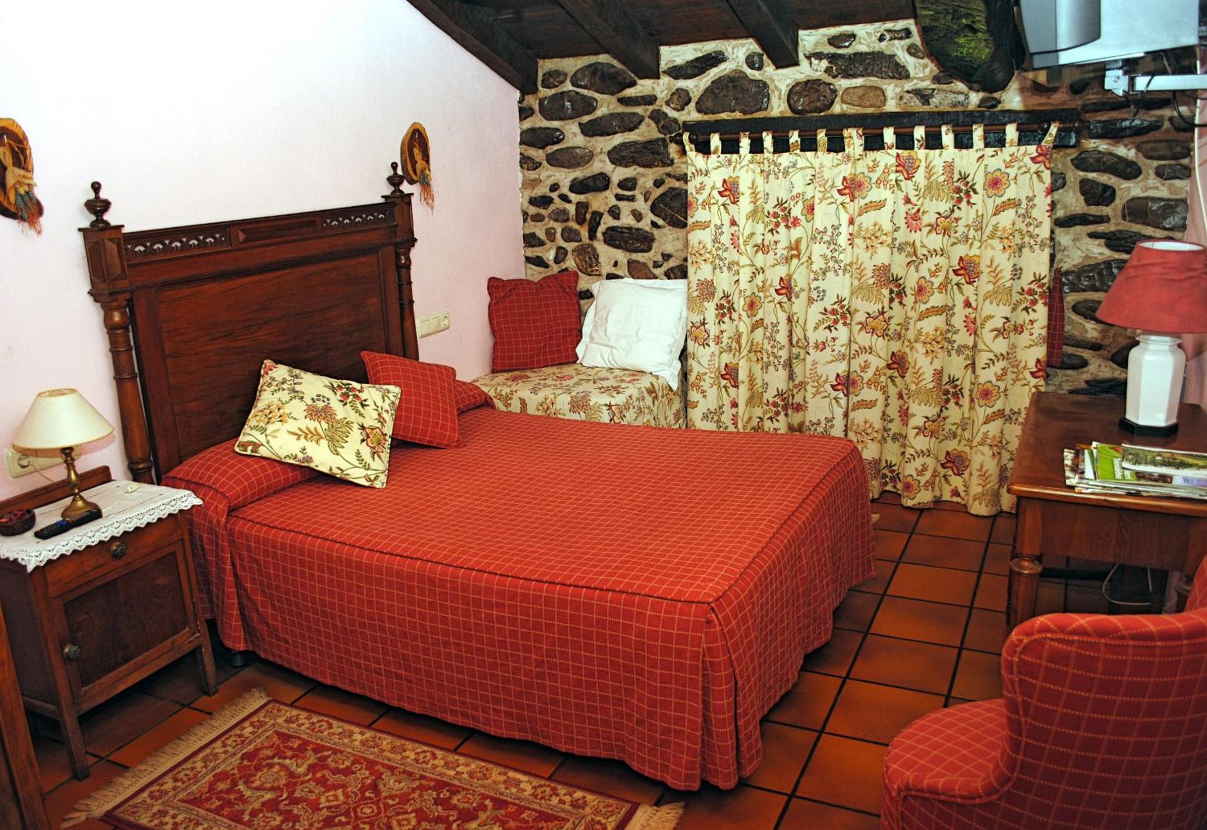 Double or Twin Room photo 3