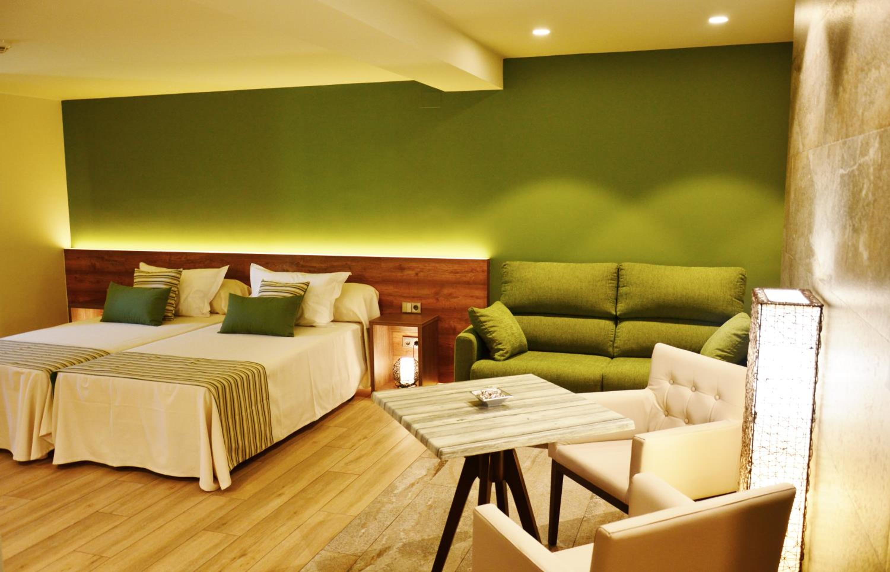 Deluxe Suite with Spa Bath photo 3