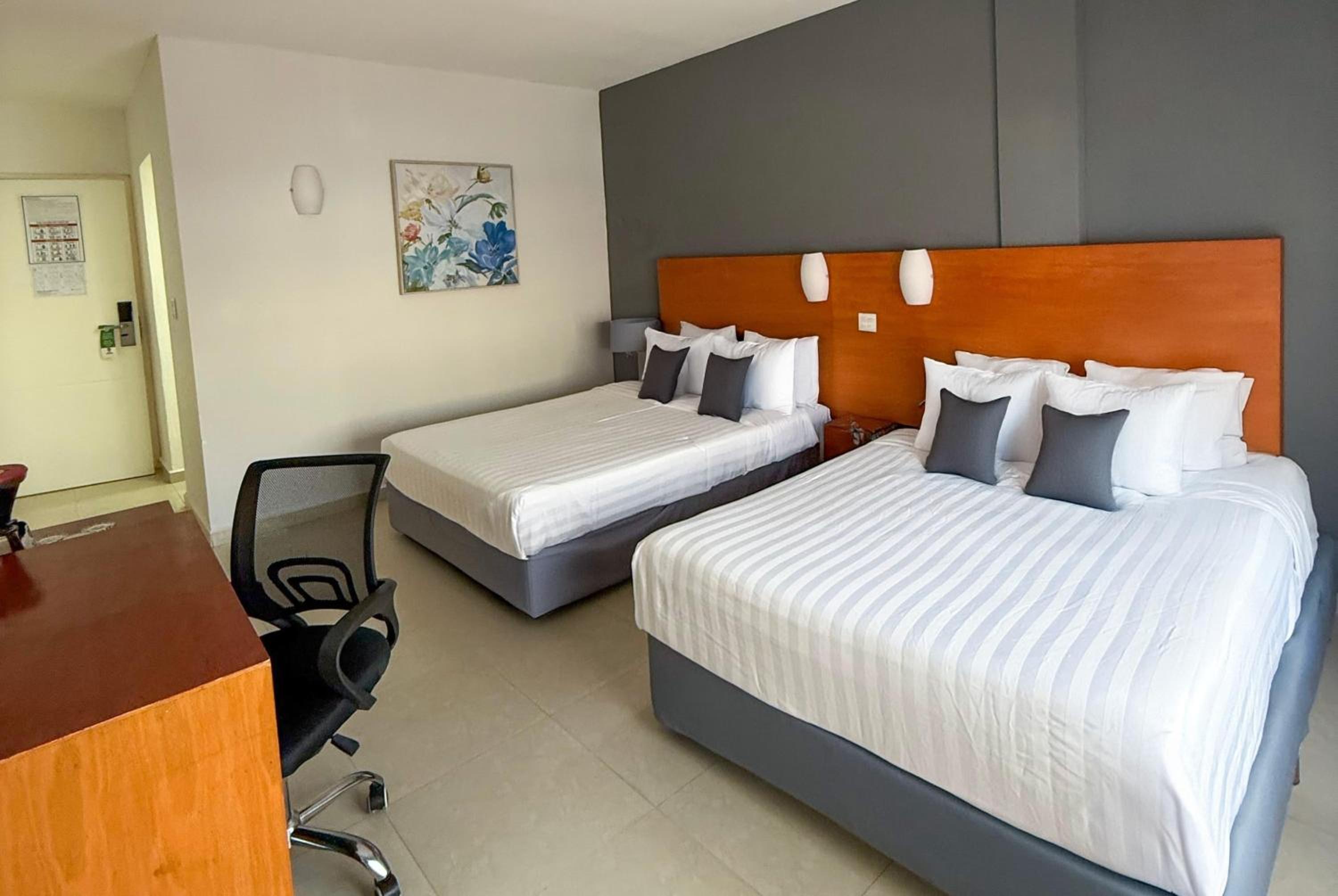 Double Room with Two Double Beds - Non-Smoking photo 2