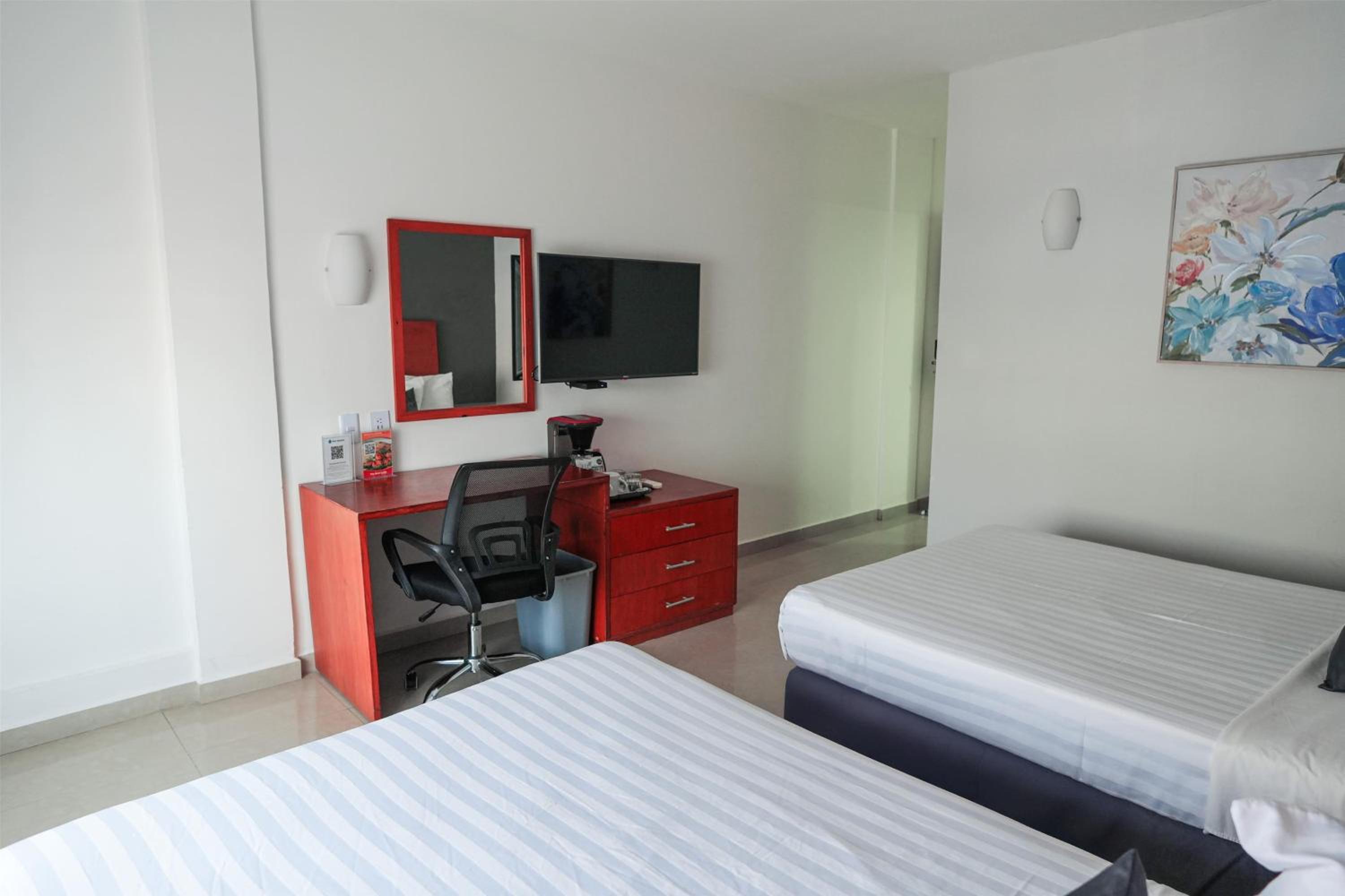 Double Room with Two Double Beds - Non-Smoking photo 3