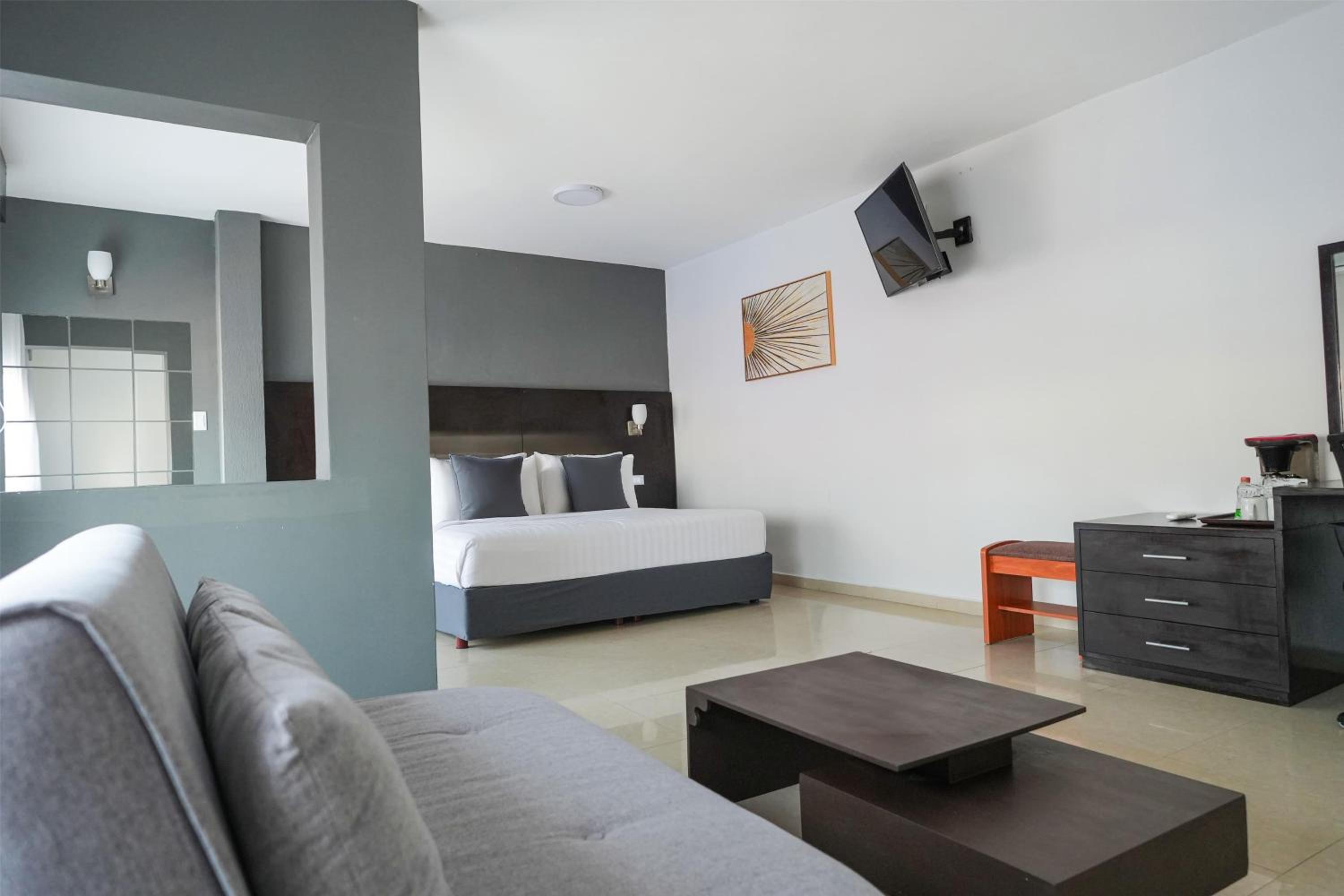 Junior King Suite with Sofa Bed - Non-Smoking photo 3