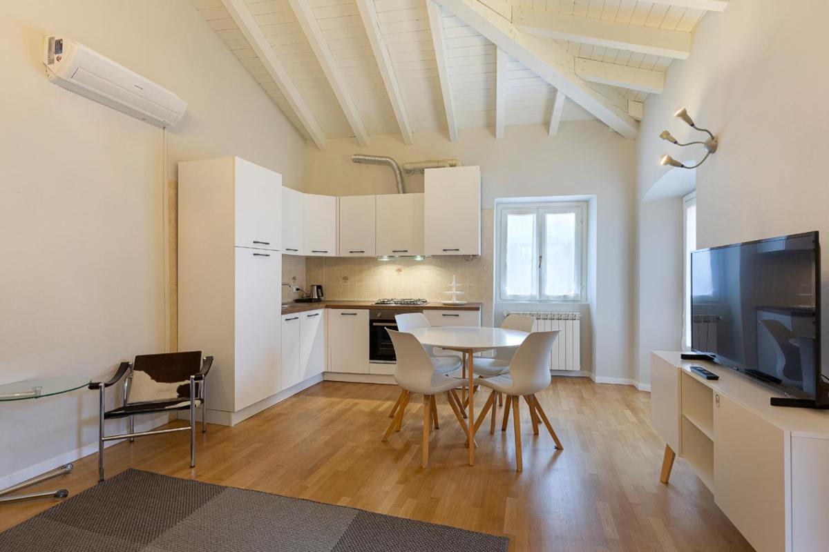 Two-Room Apartment - Photo 2