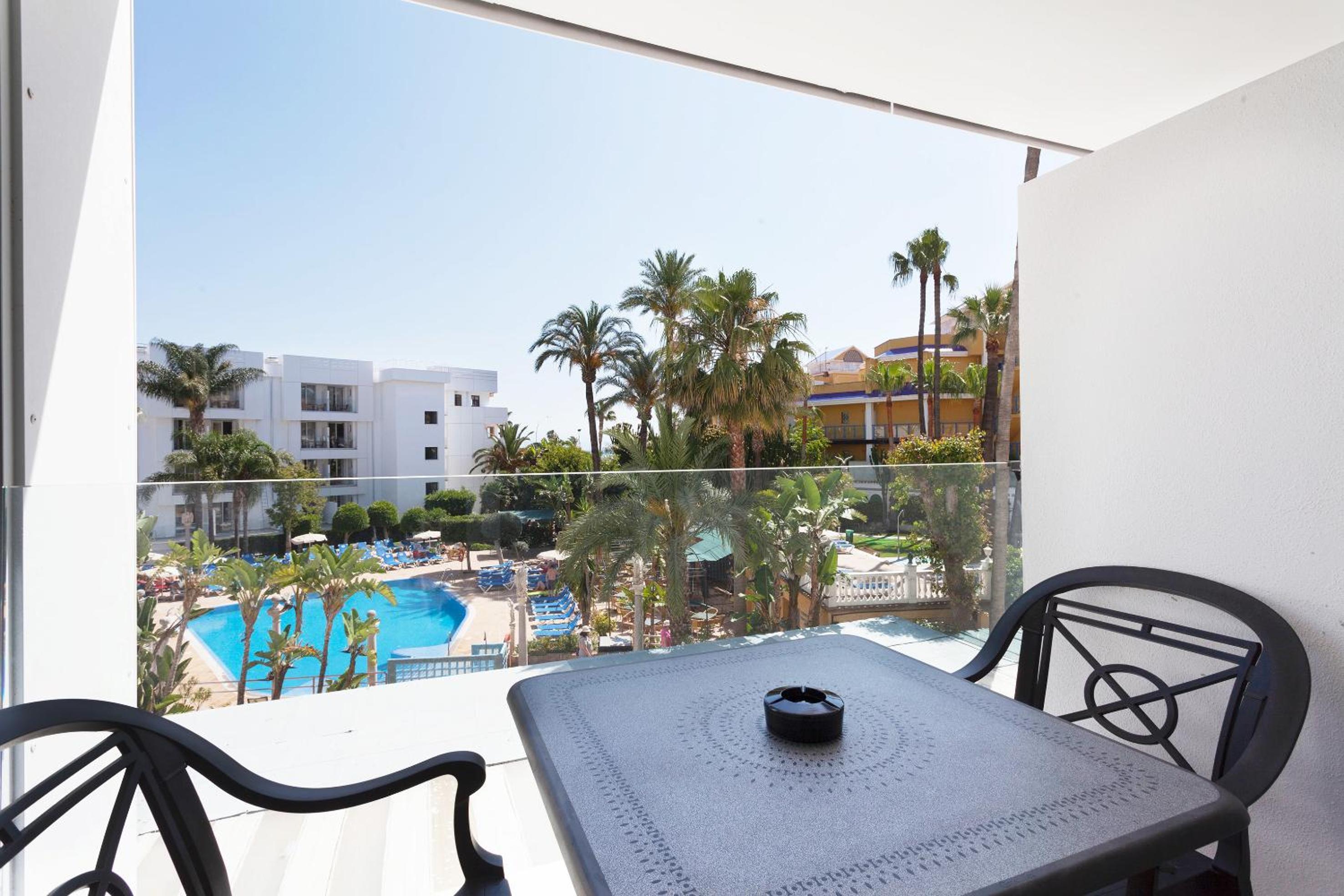 Sol Room with Pool View - Photo 5