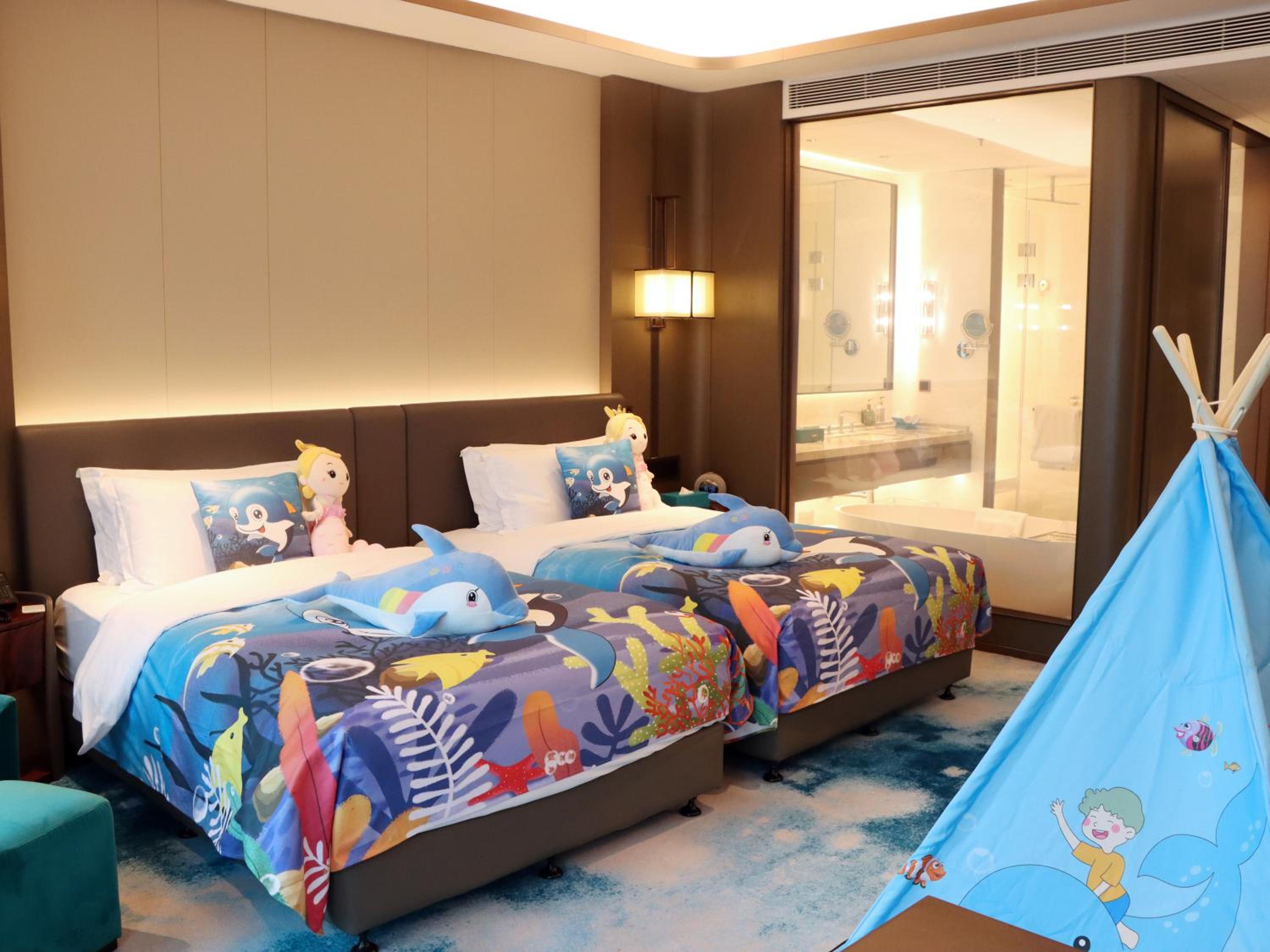 Family Room - Ocean Theme - Photo 5