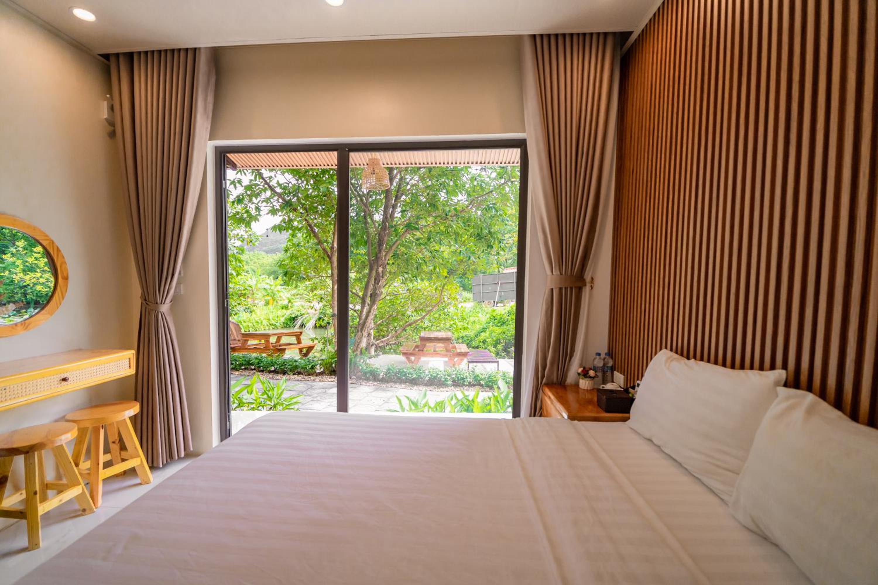 Deluxe King Room photo 3