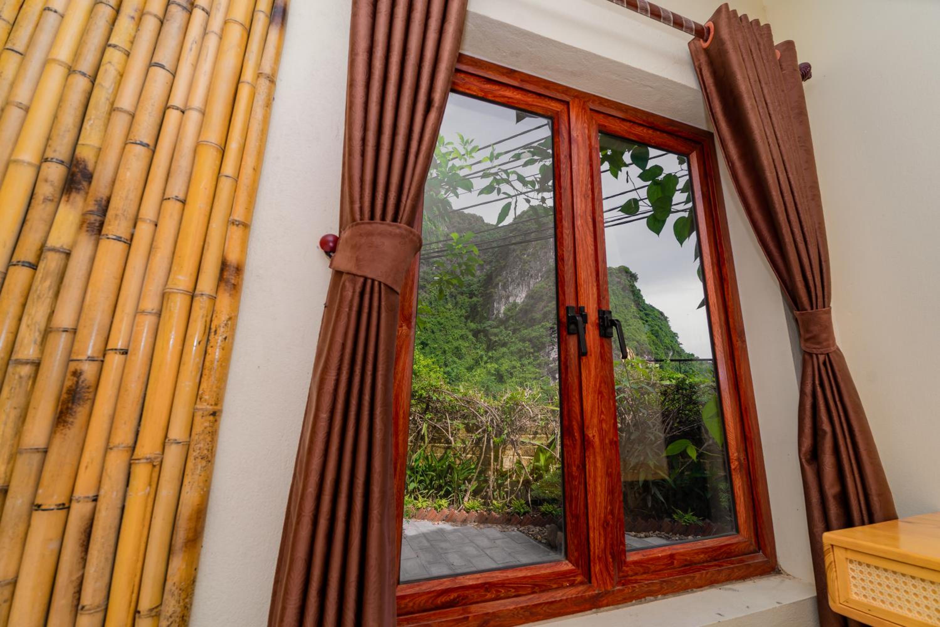 Family Room with Garden View - Photo 3