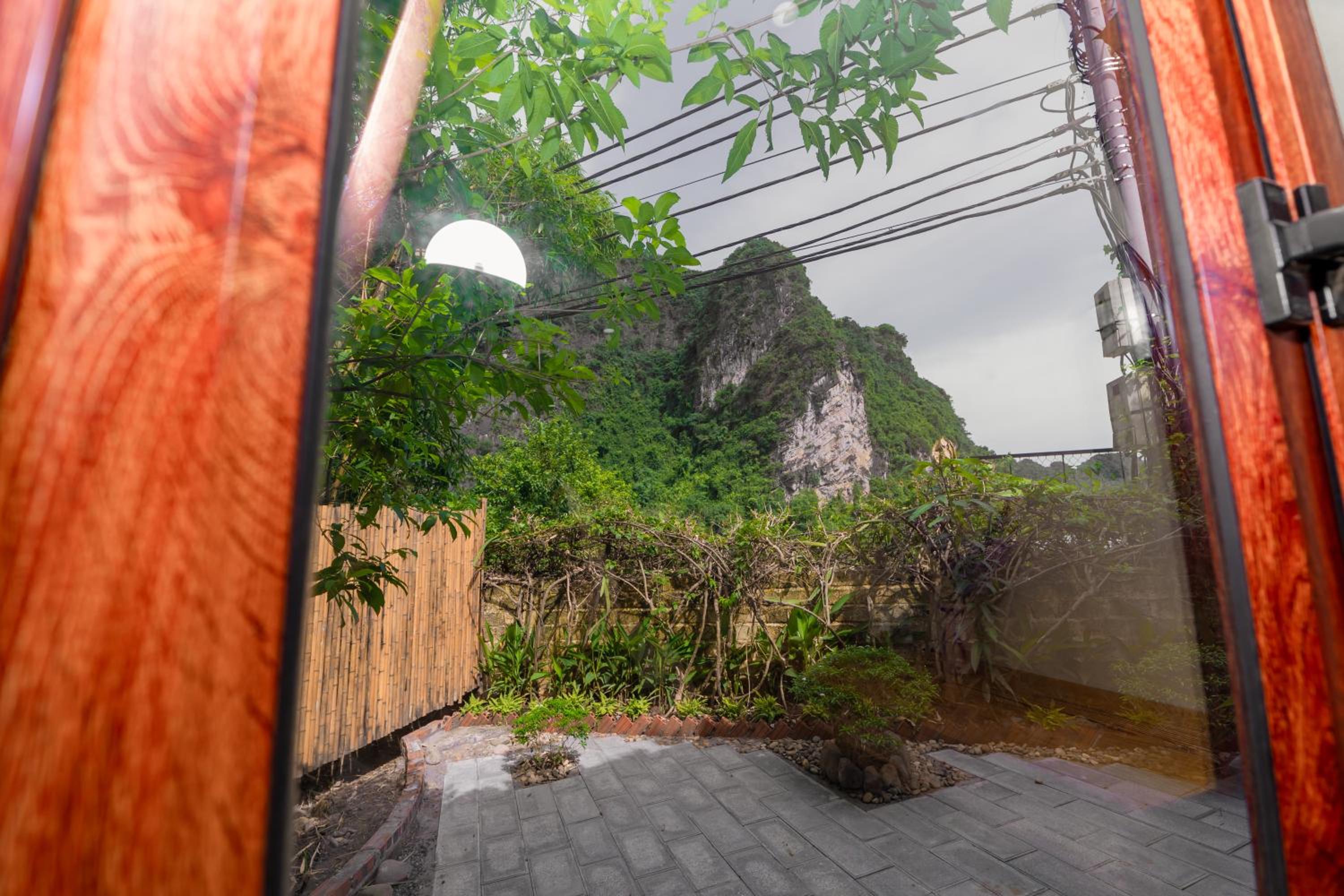 Family Room with Garden View - Photo 1