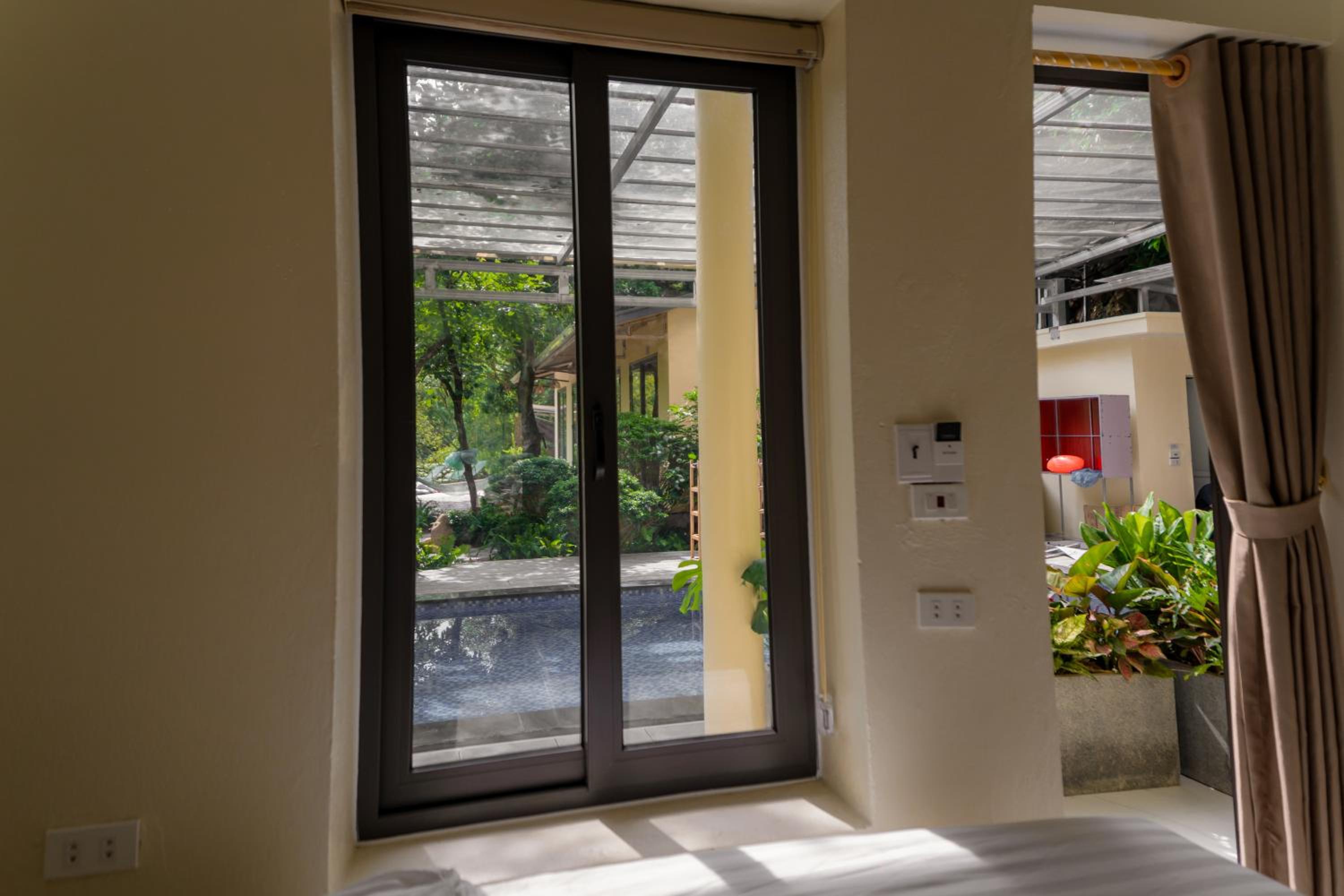 Triple Room with Pool View photo 3