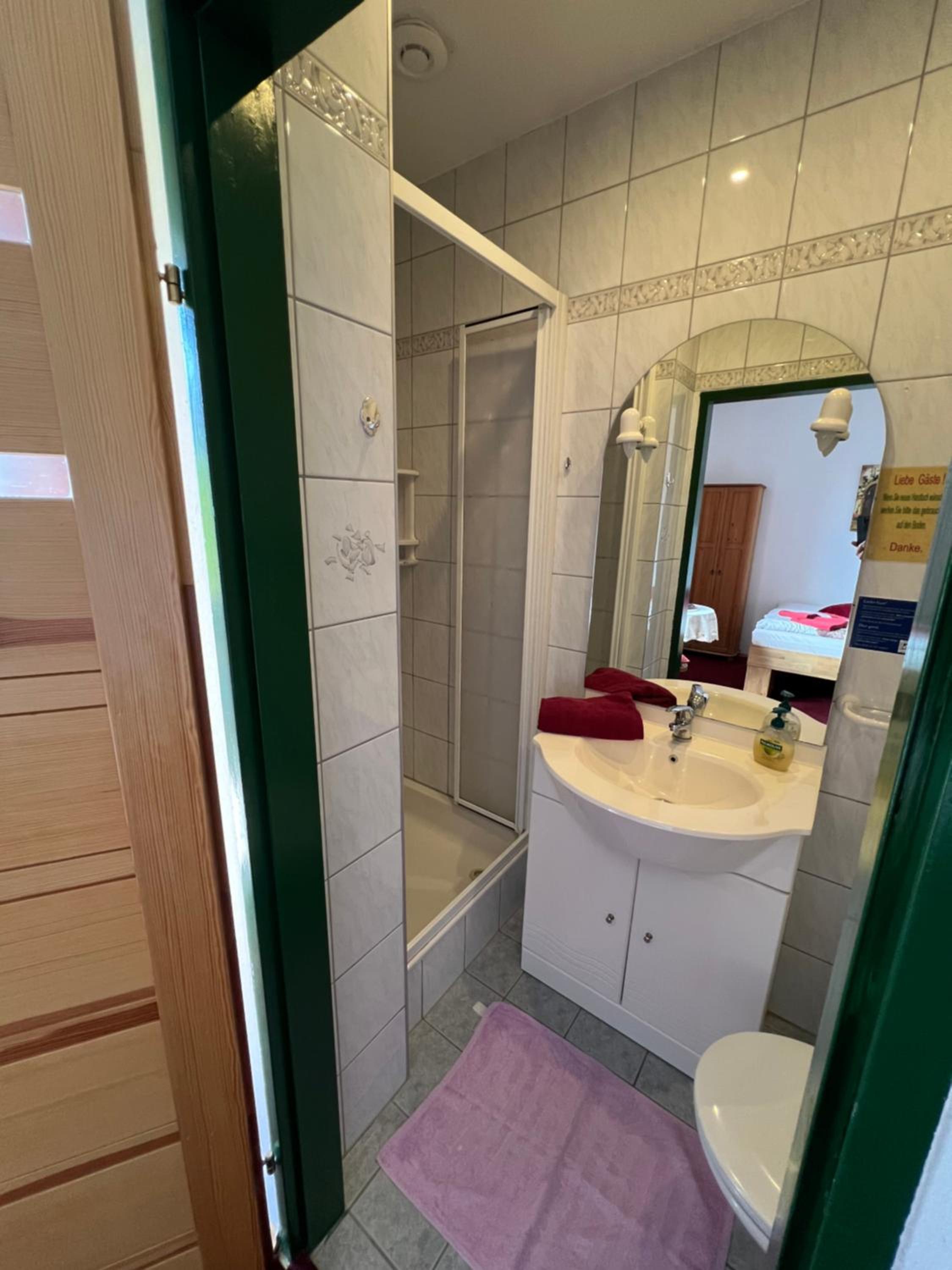 Small Single Room photo 2