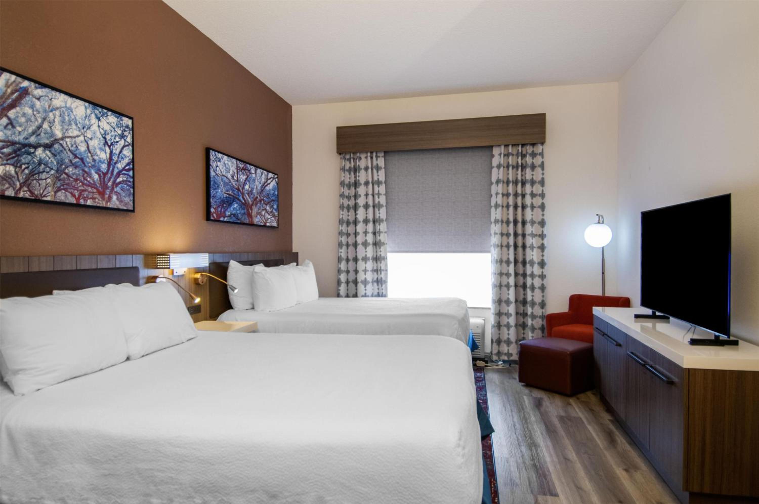One-Bedroom Suite with Two Queen Beds, Jetted Bath Tub and Sofa Bed - Photo 1