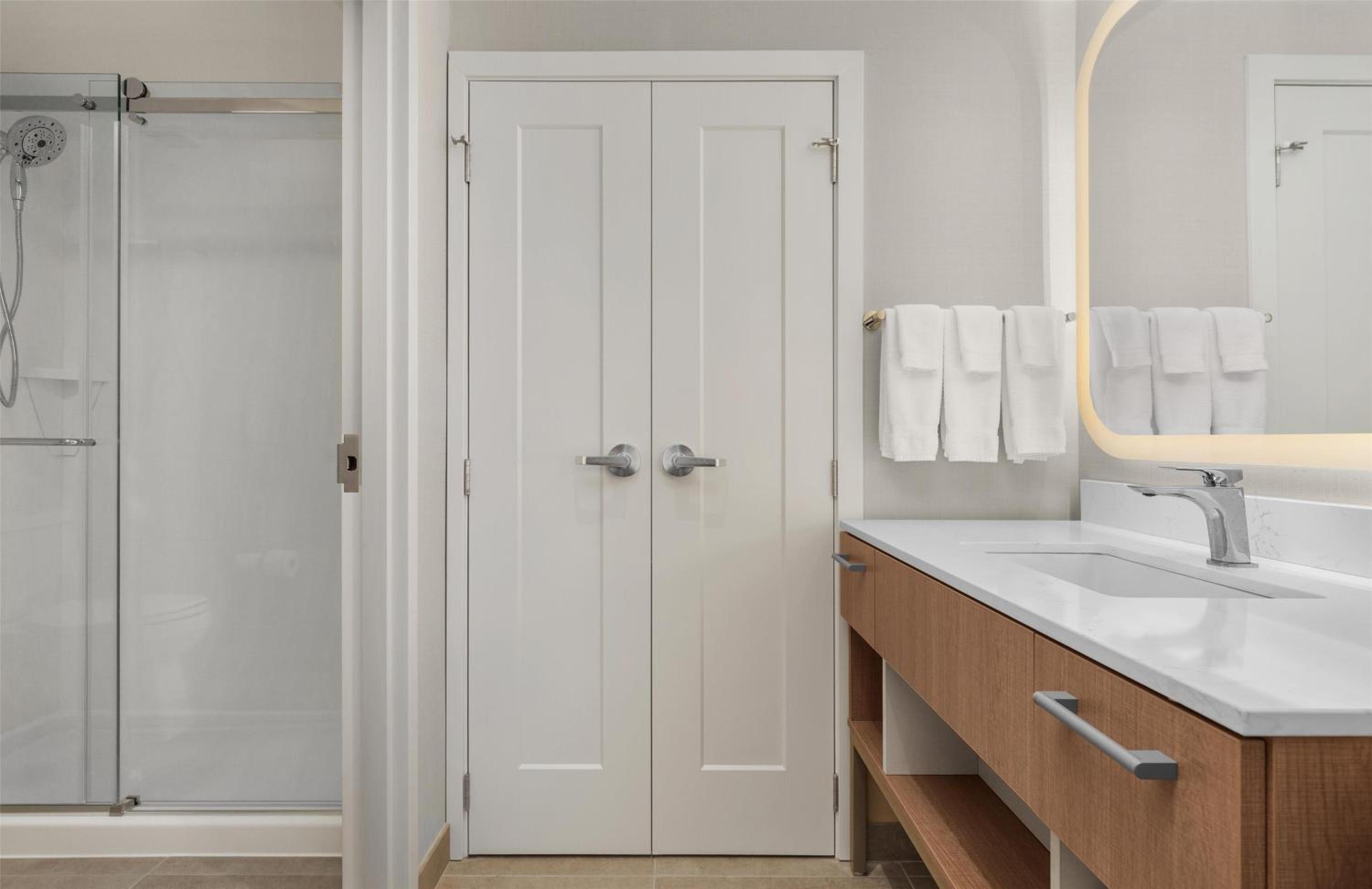 Queen Studio Suite with Two Queen Beds - Non-Smoking - Photo 1