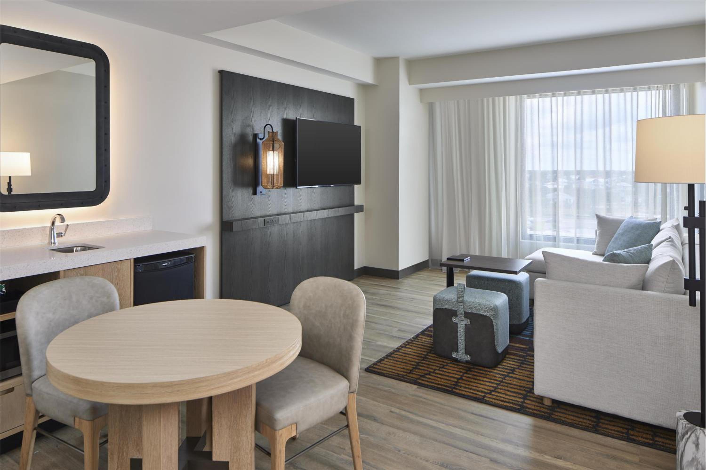 Deluxe King Suite with Partial Gulf View