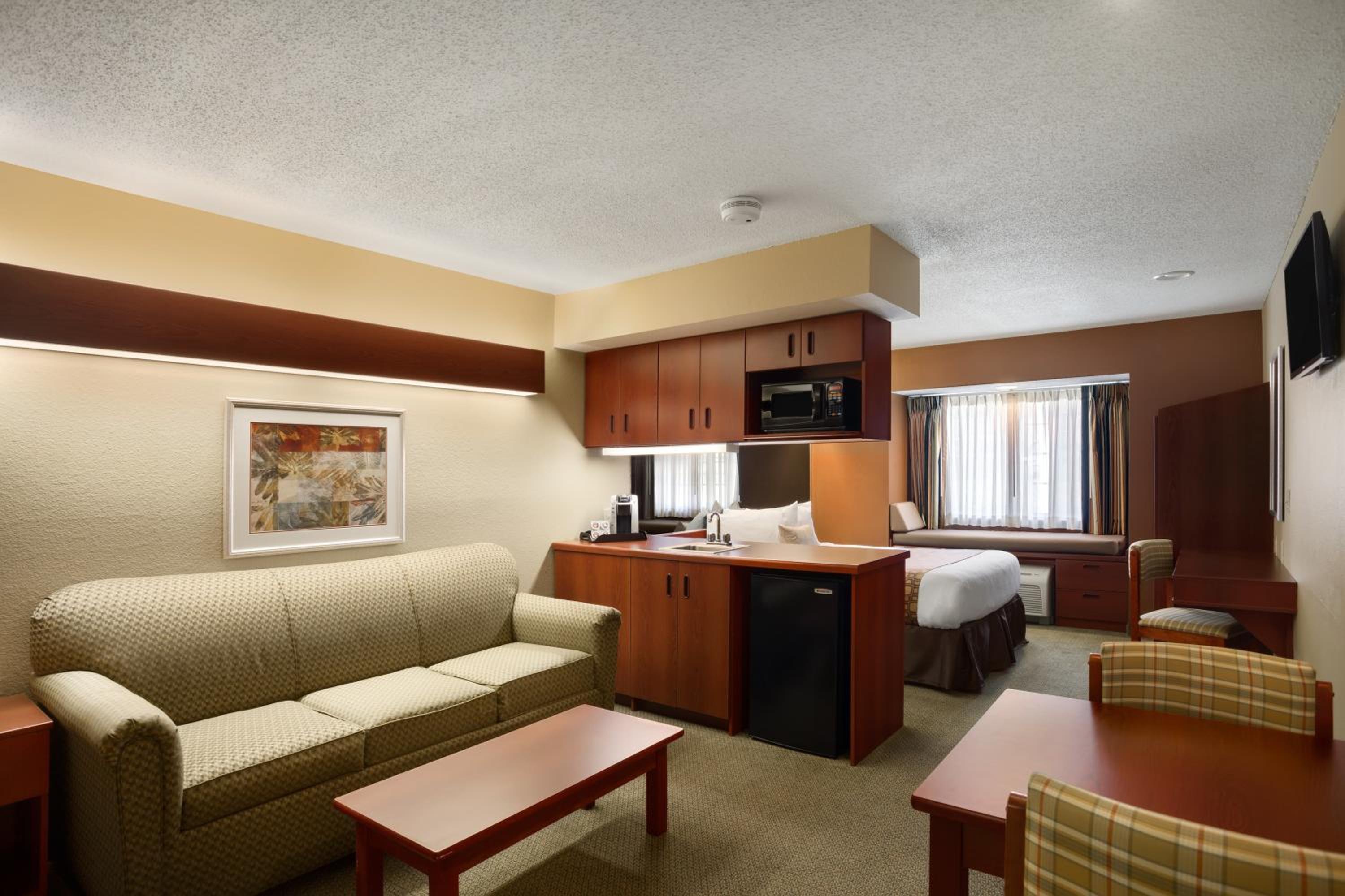 Queen Suite - Non-Smoking - Photo 1