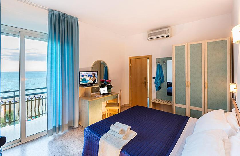 Double Room with Balcony and Sea View