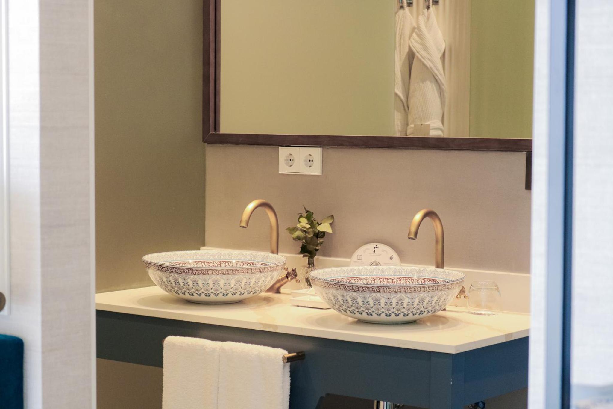 Standard Twin Room - Photo 7