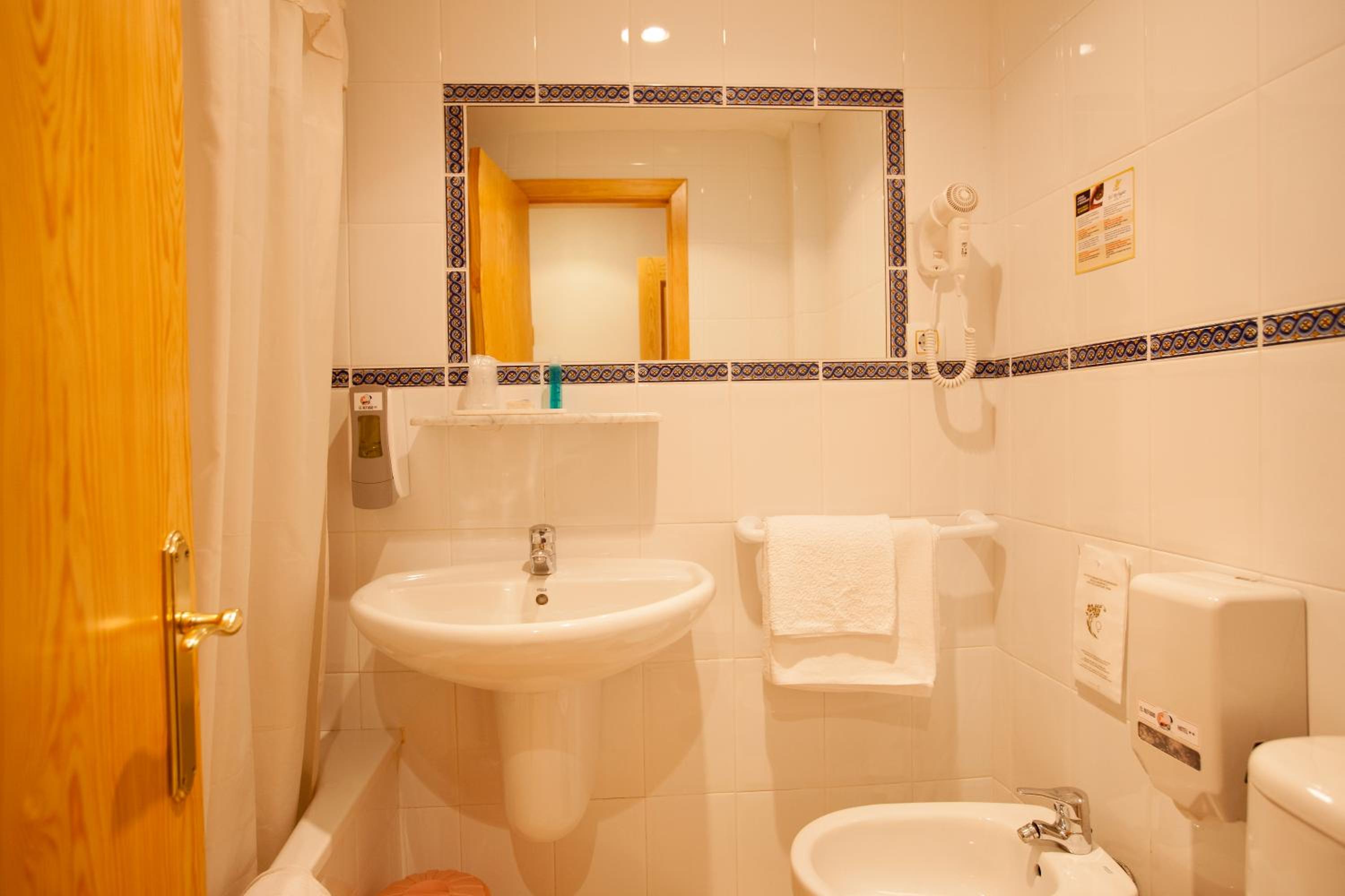 Double or Twin Room photo 2