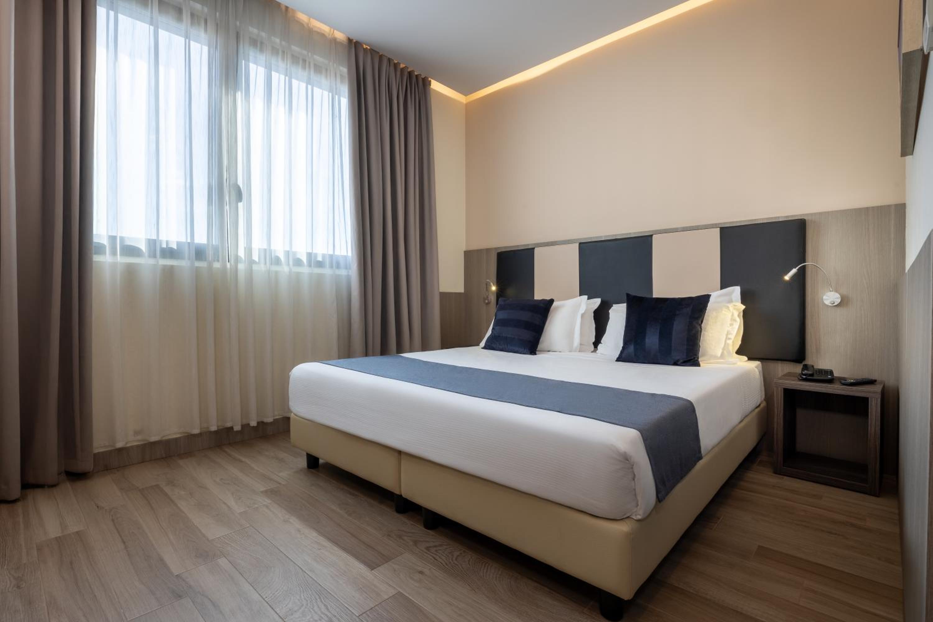 Deluxe Double Room - Photo 1