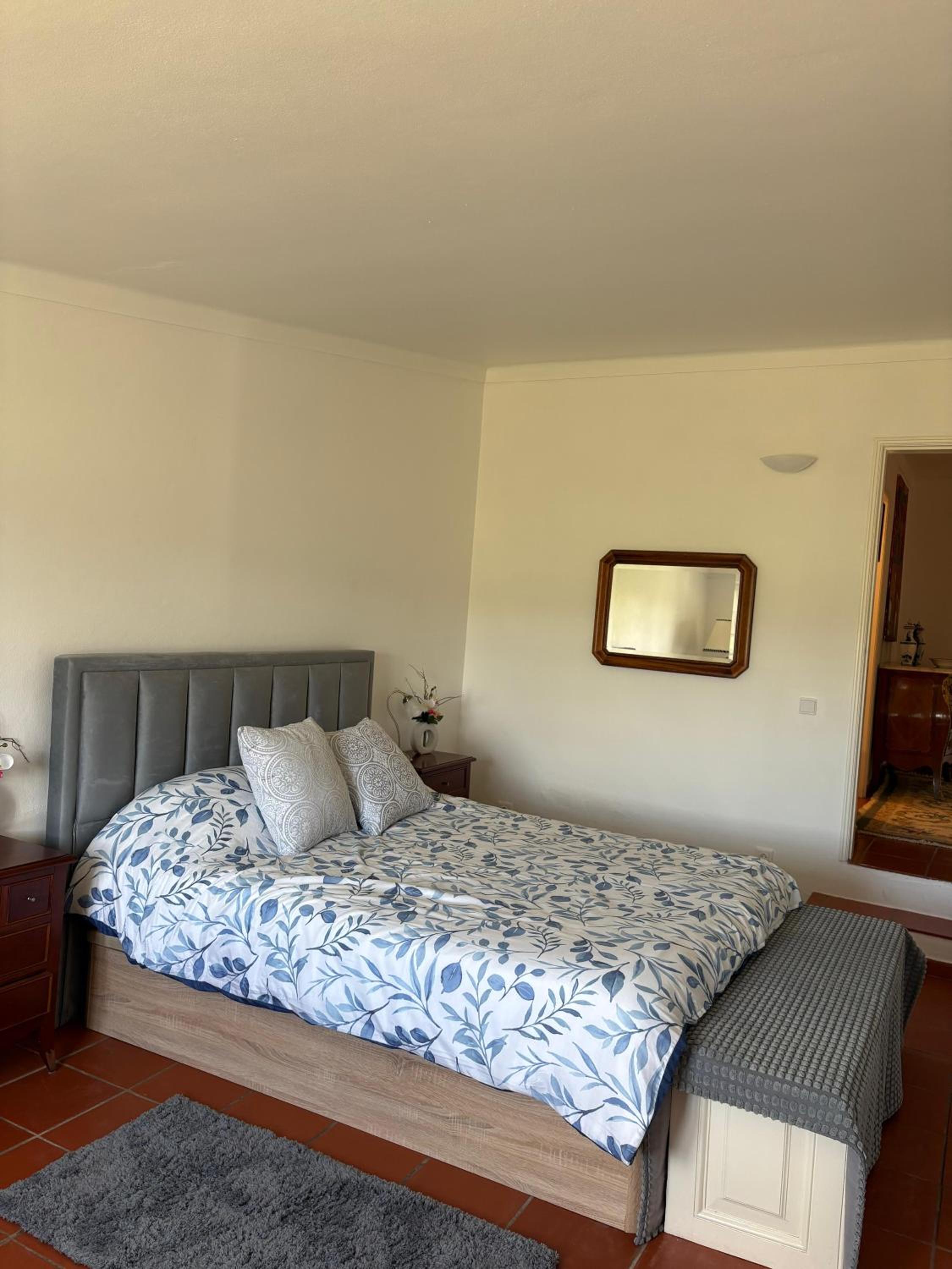 Double Room with Shared Bathroom photo 2