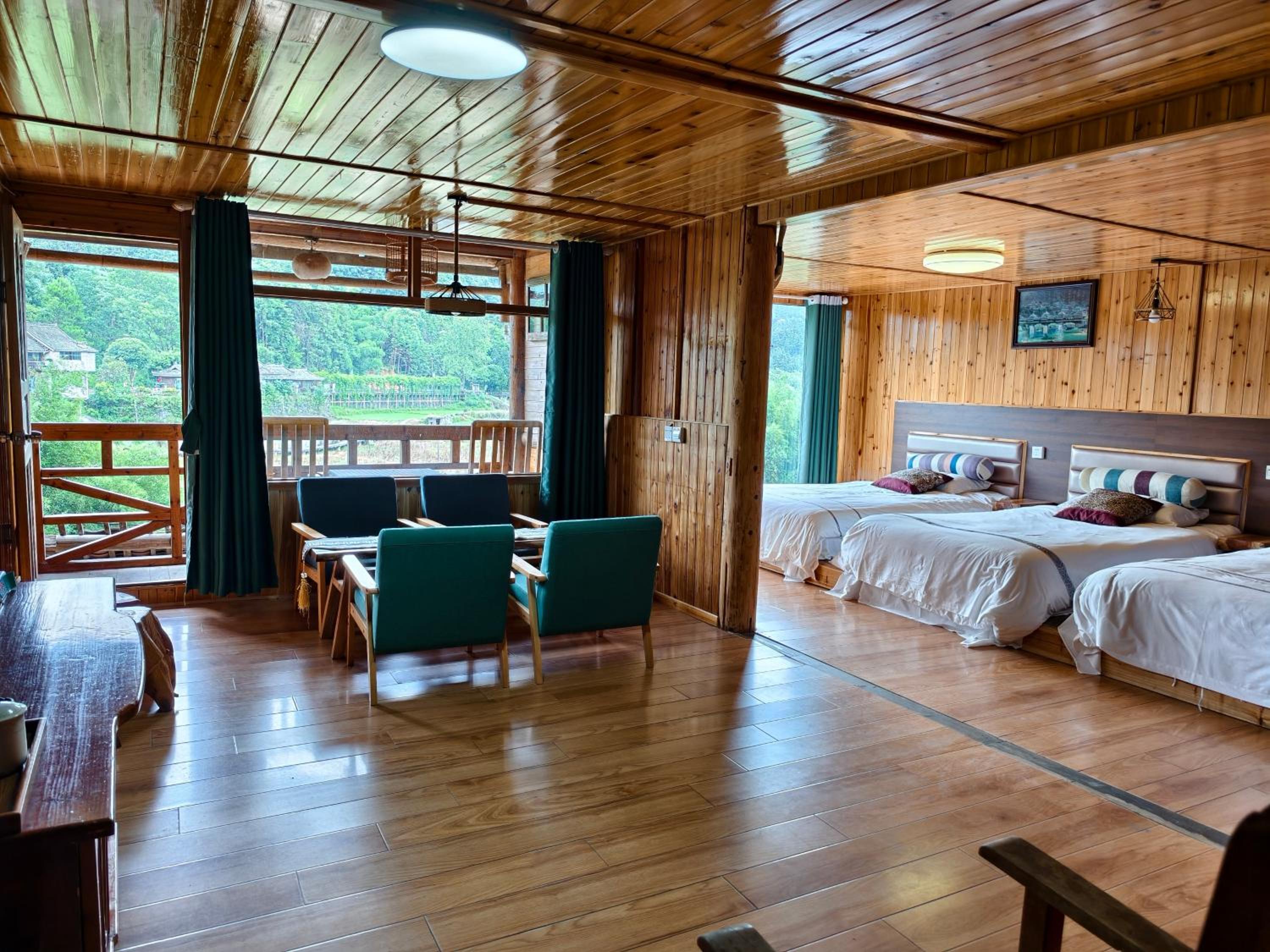 Deluxe Triple Room photo 2
