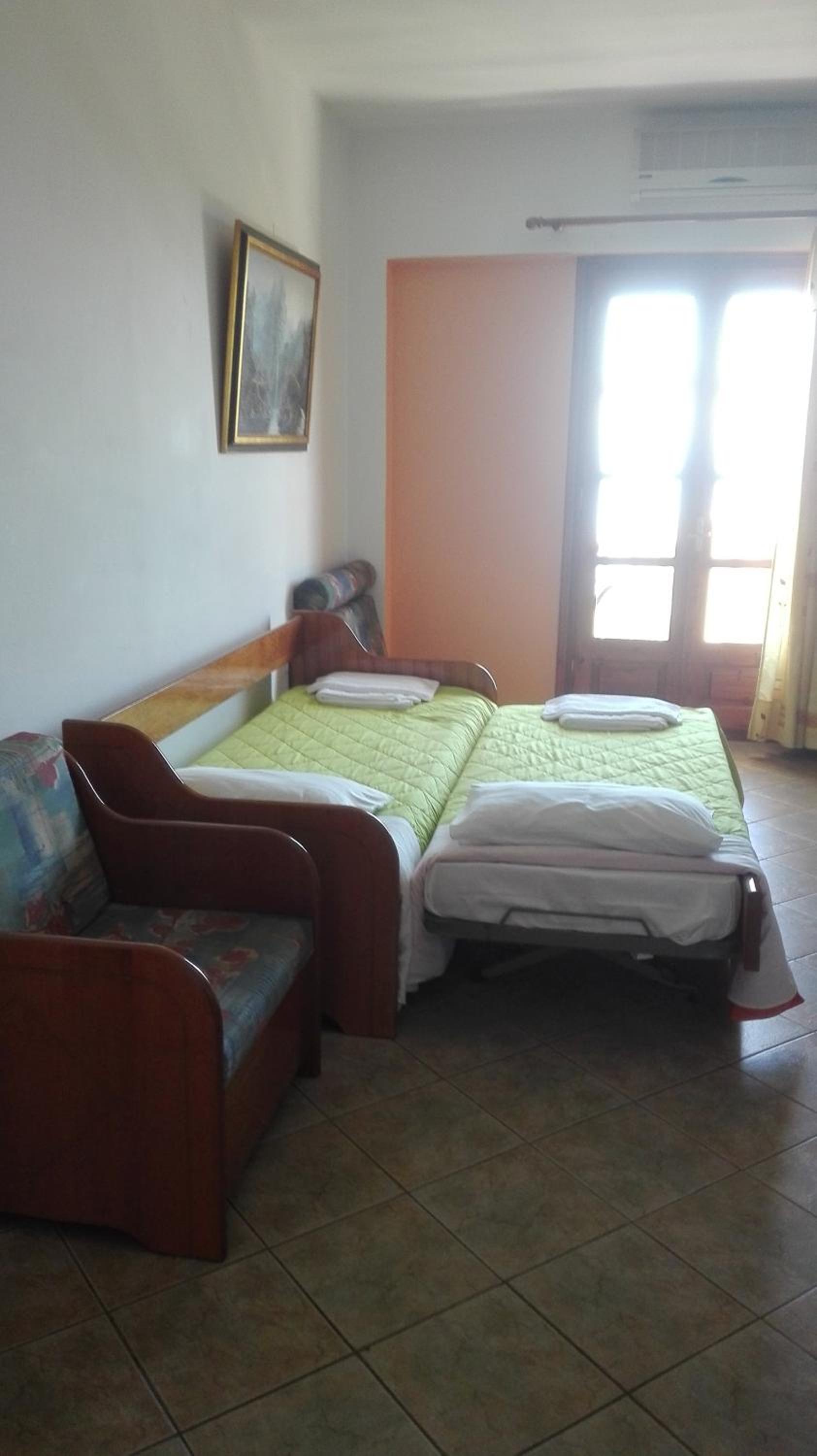 Apartment (2-4 Adults) with Sea View photo 3