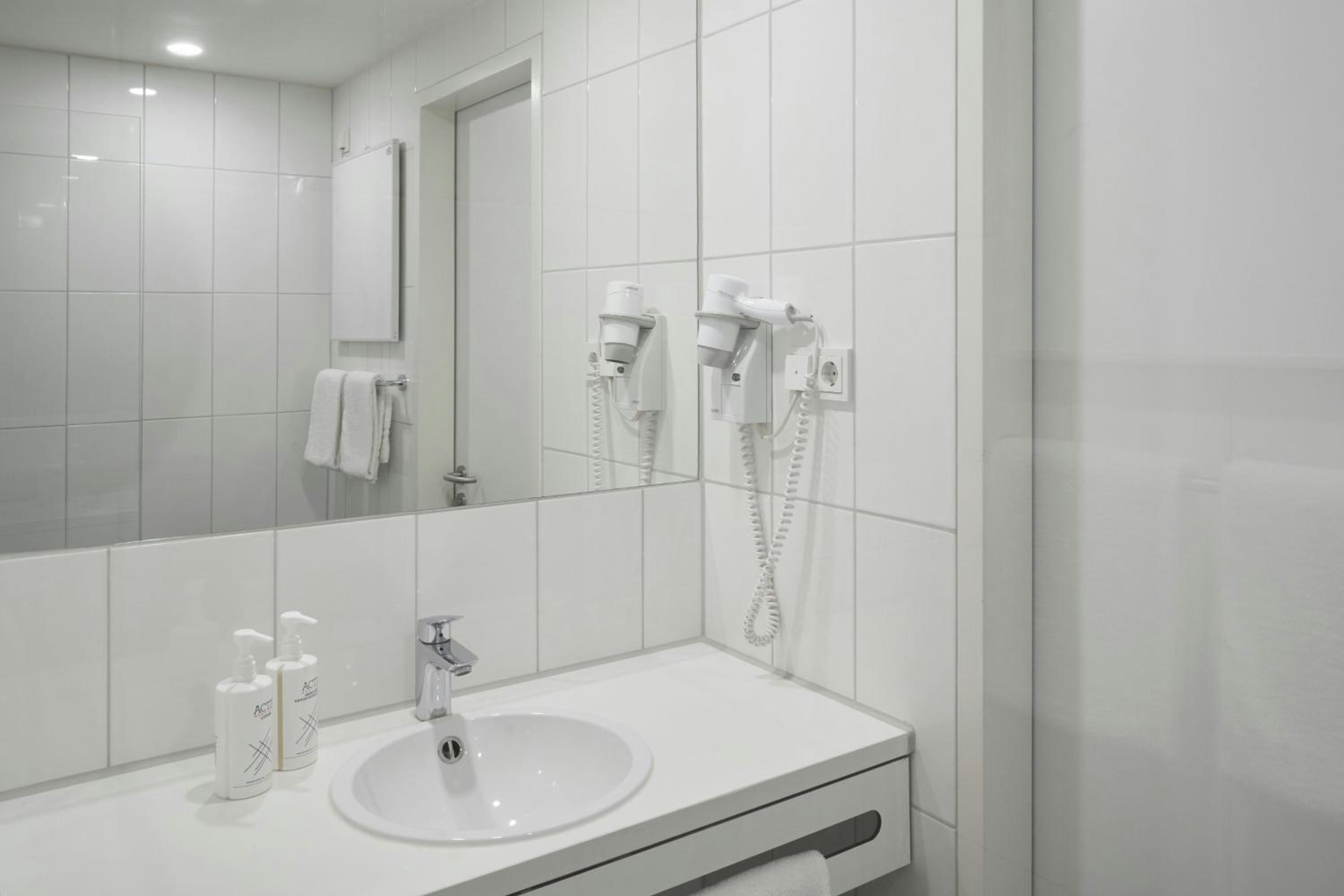 Quiet Standard King Room with City View