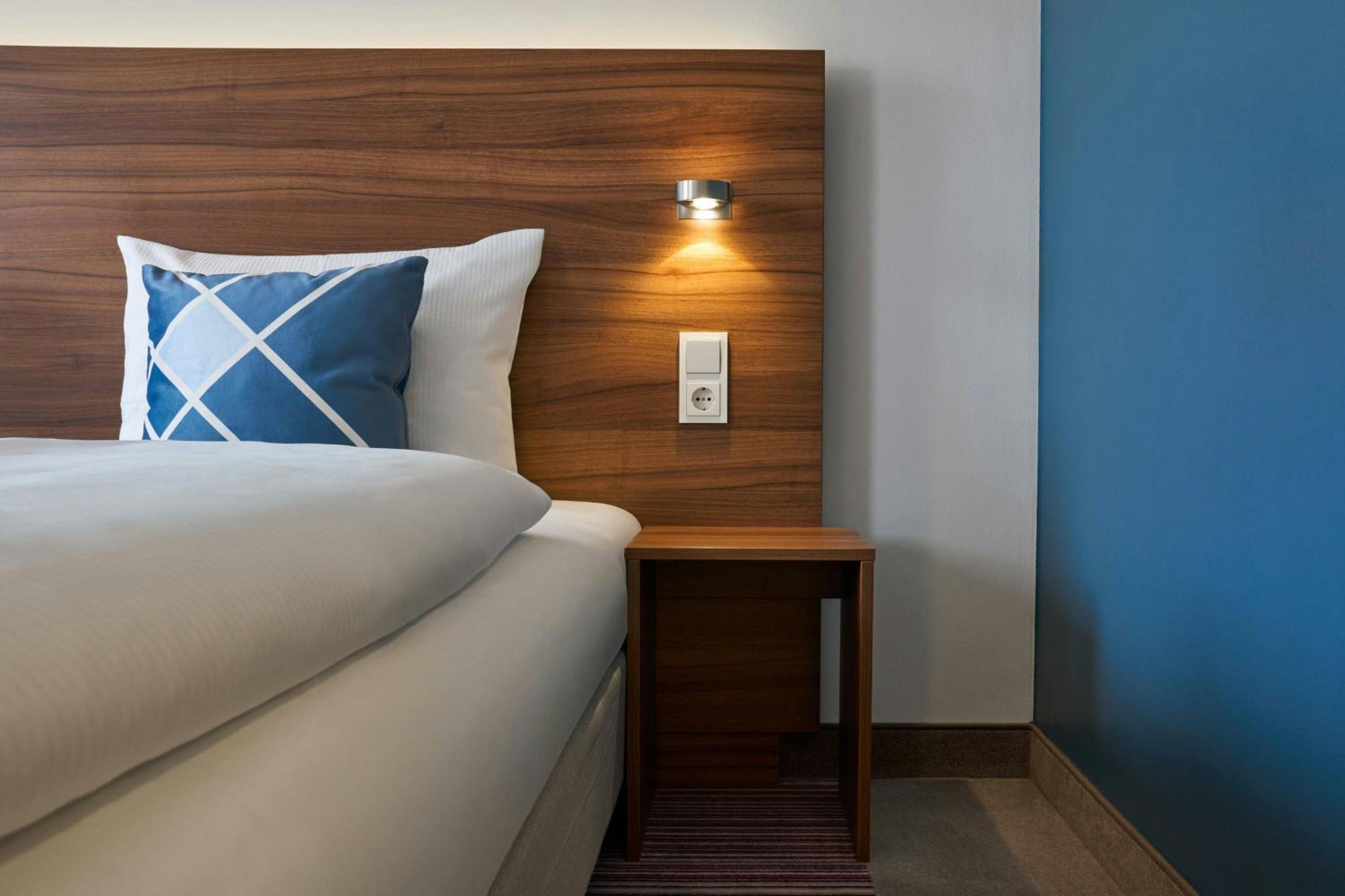 Standard Twin Room with Street View