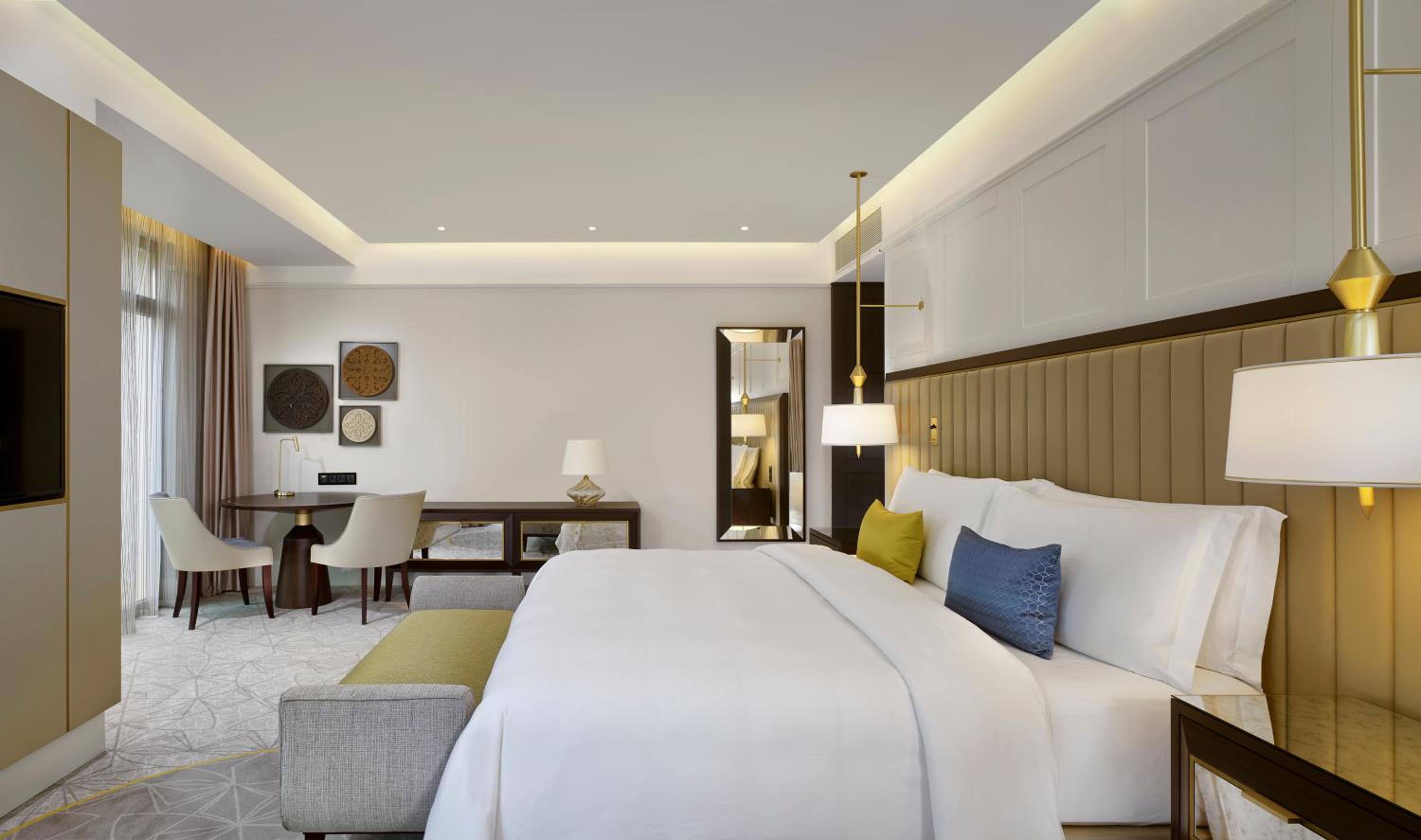 Corner Grand Deluxe King Room photo 1