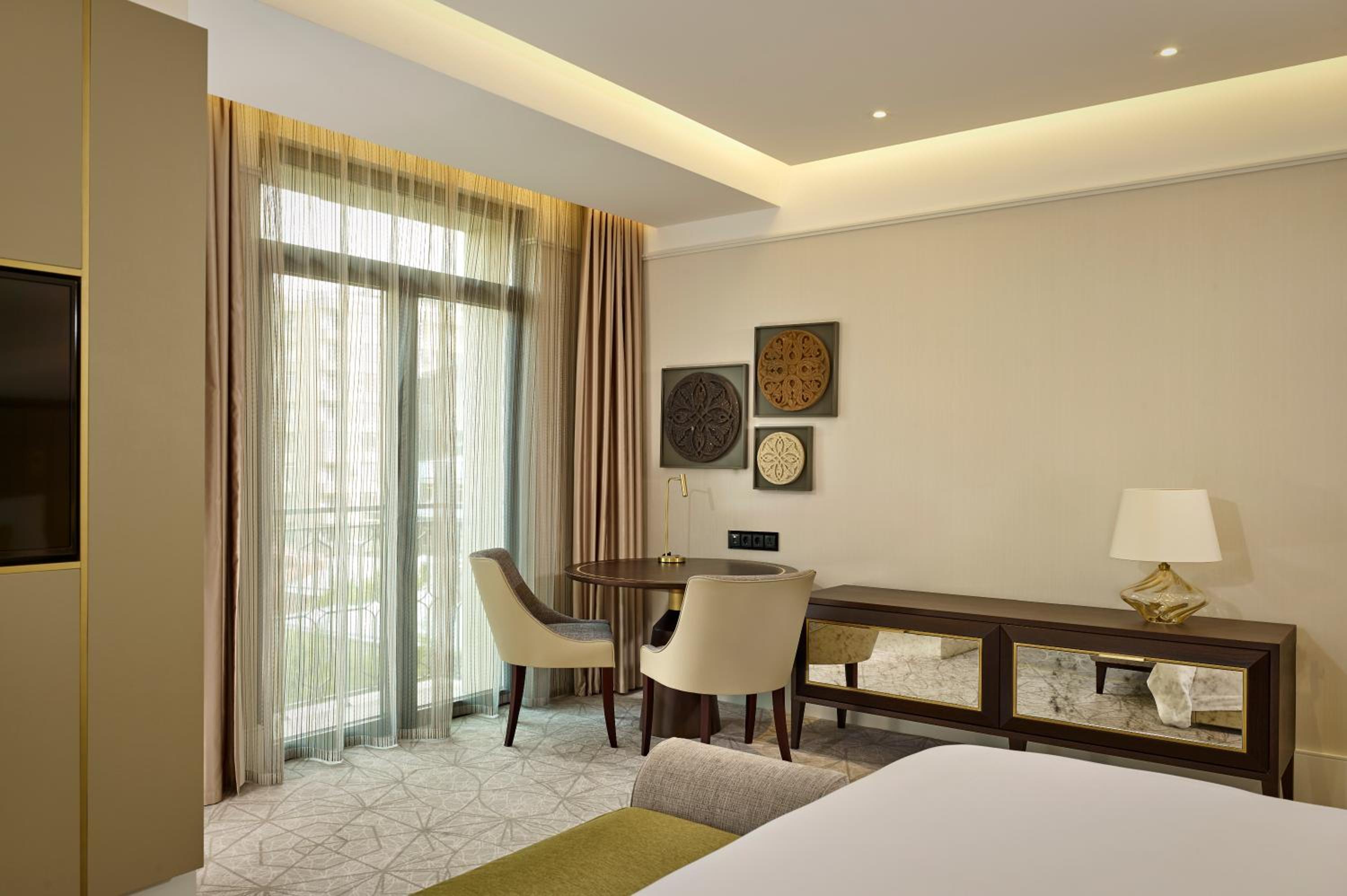 Corner Grand Deluxe King Room photo 3